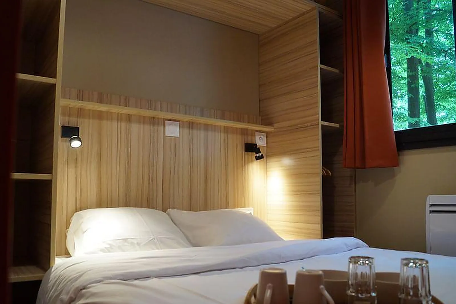 Lieux événementiels, HUTTOPIA VERSAILLES ***