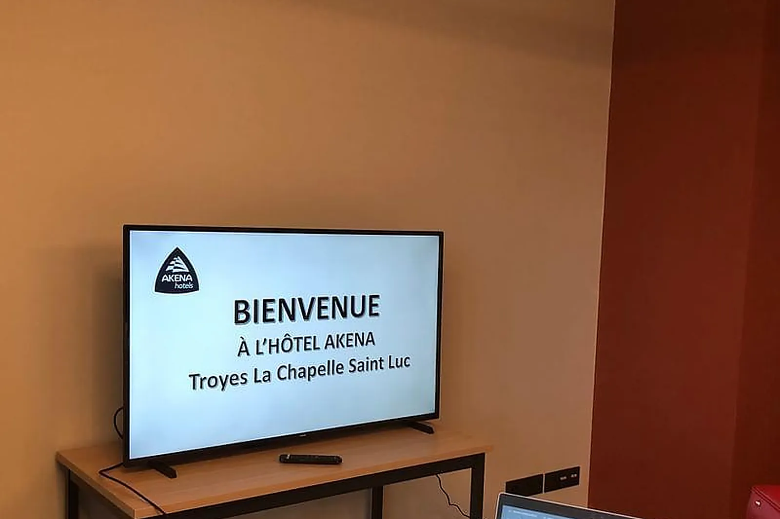 Lieux événementiels, HÔTEL AKENA LA CHAPELLE SAINT LUC***