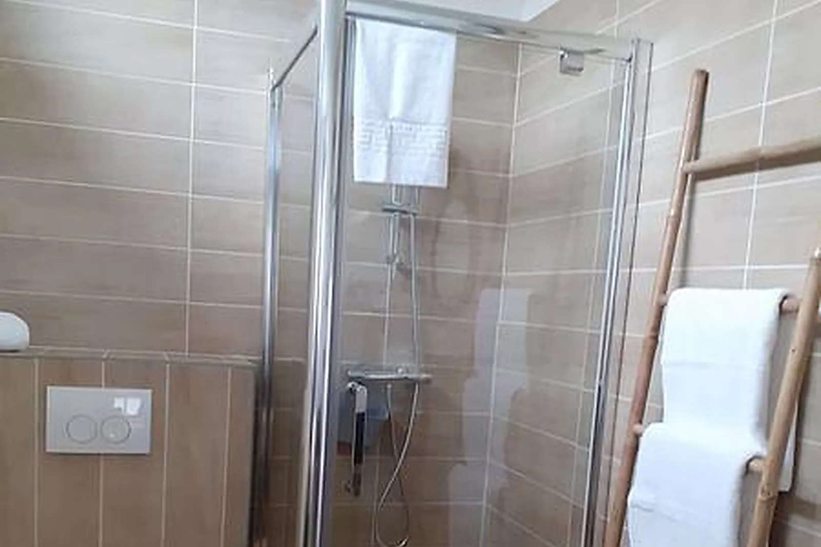 Lieux événementiels, HÔTEL AKENA LE CLOS DE CÈDRES**