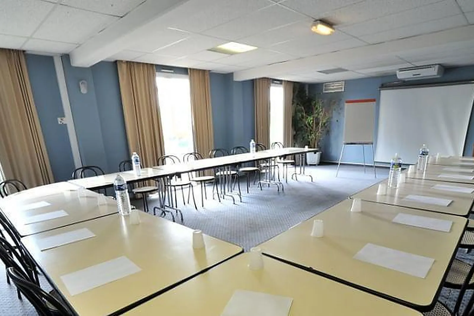 Lieux événementiels, HÔTEL BALLADINS VILLEFRANCHE-DE-ROUERGUE ***