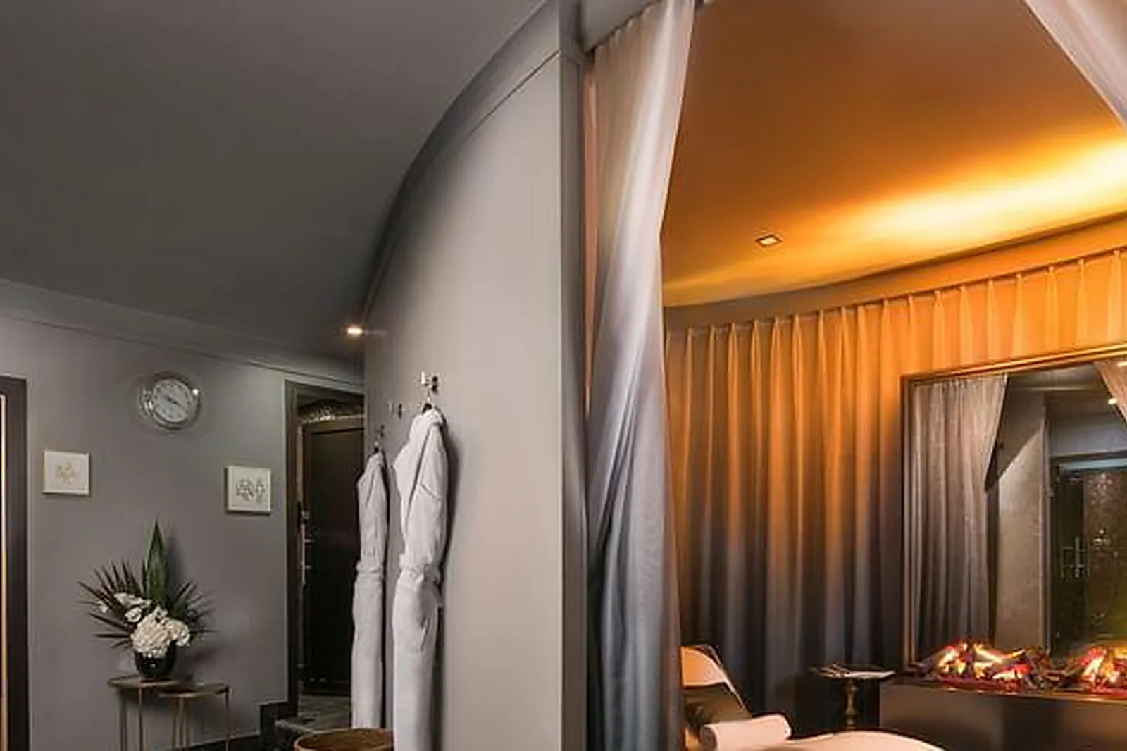 Lieux événementiels, HÔTEL BARRIÈRE LE FOUQUET'S PARIS *****