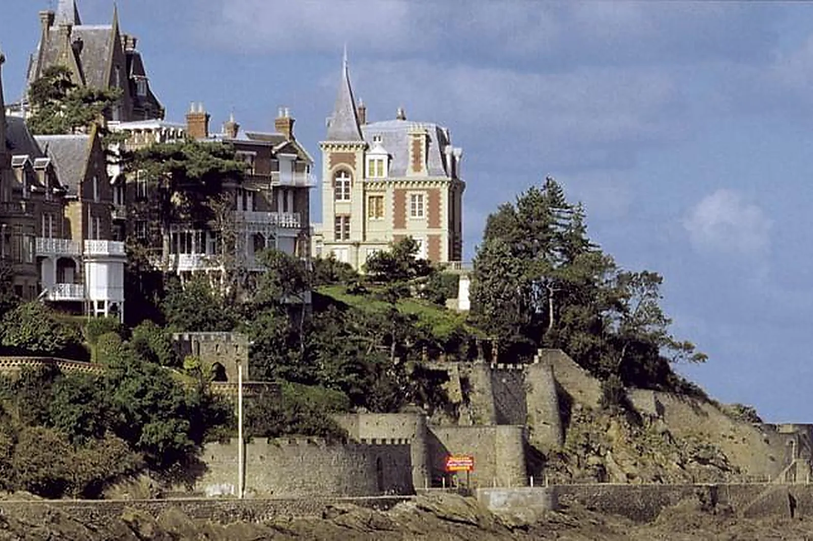 Lieux événementiels, LES GRANGES D'EN HAUT