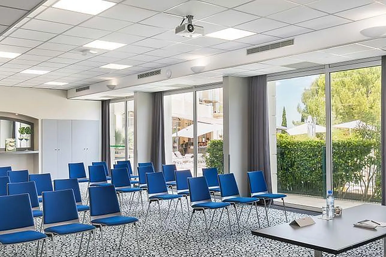 Lieux événementiels, HÔTEL BIRDY BY HAPPYCULTURE****