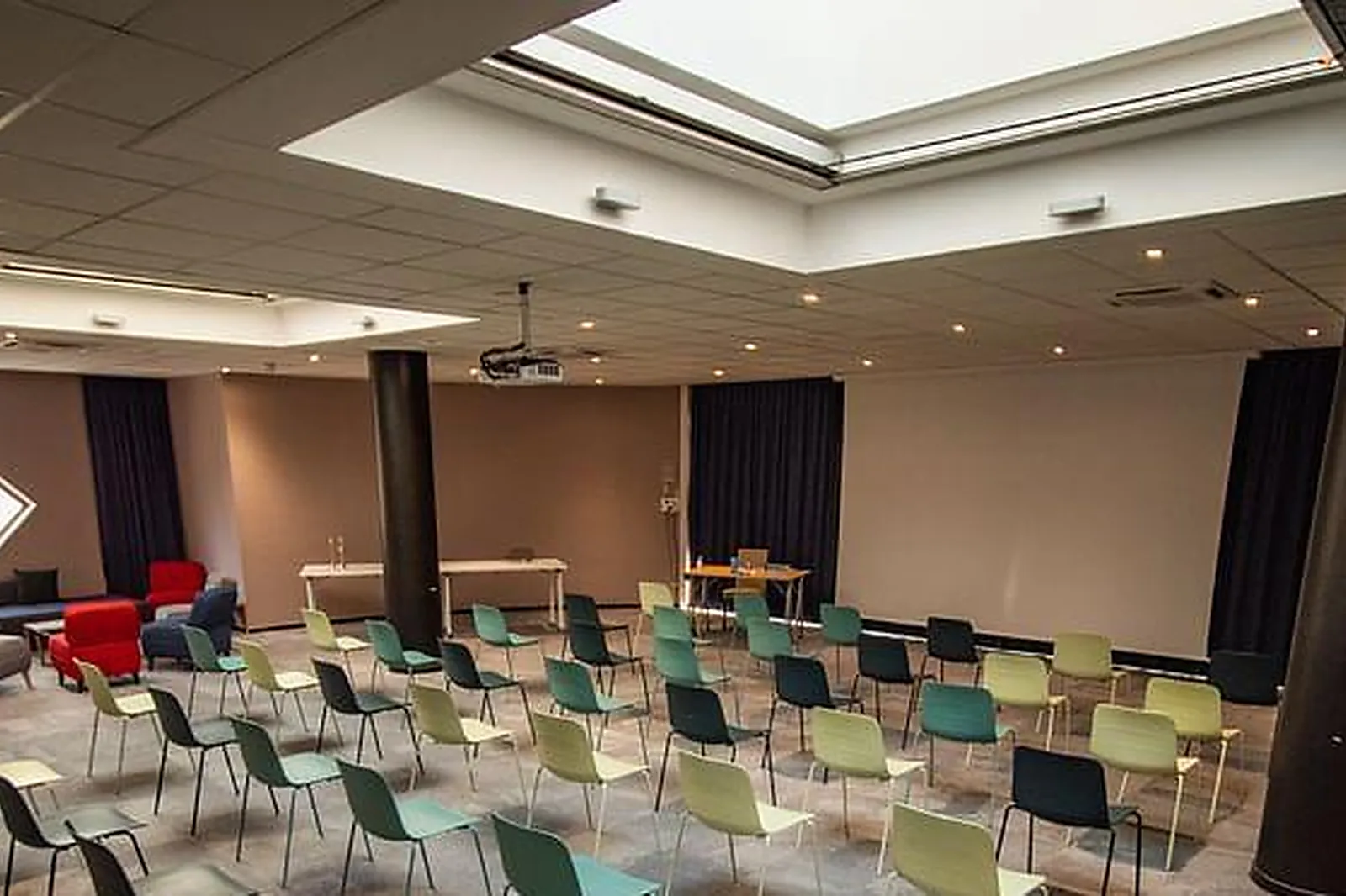 Lieux événementiels, HÔTEL CAMPANILE NICE AÉROPORT***