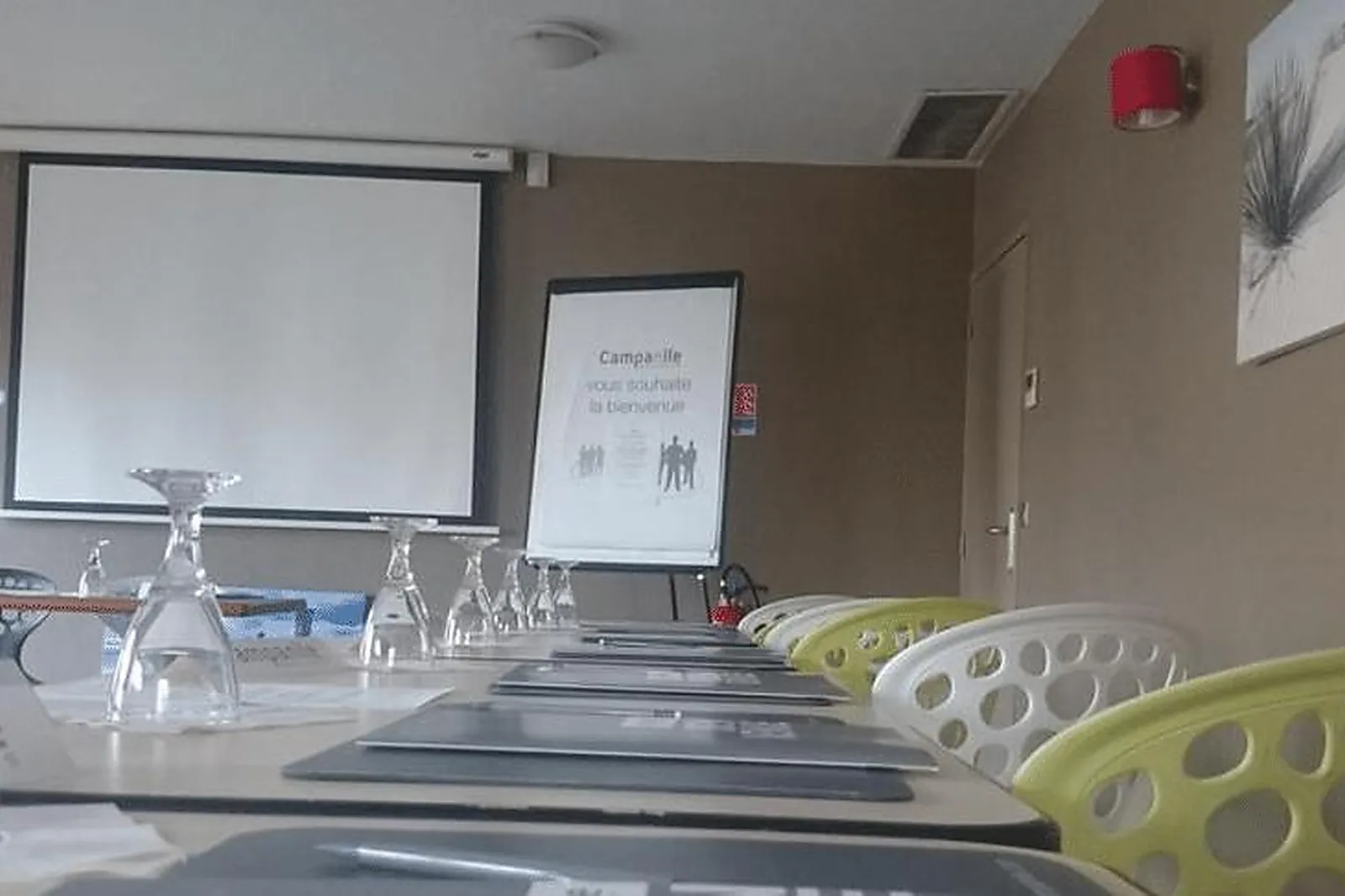 Lieux événementiels, HÔTEL CAMPANILE PUJOLS ***