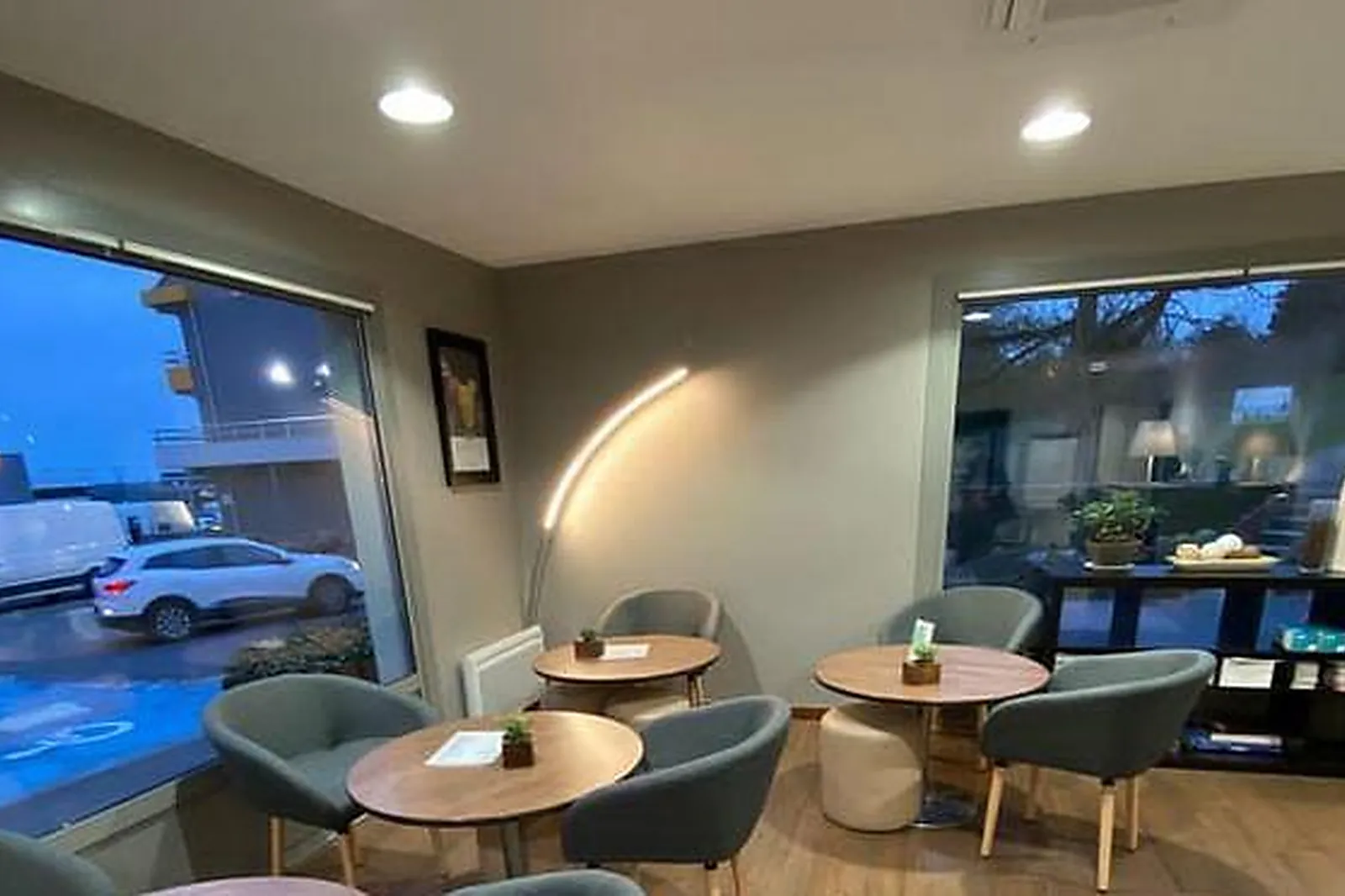 Lieux événementiels, HÔTEL CAMPANILE VILLEJUST