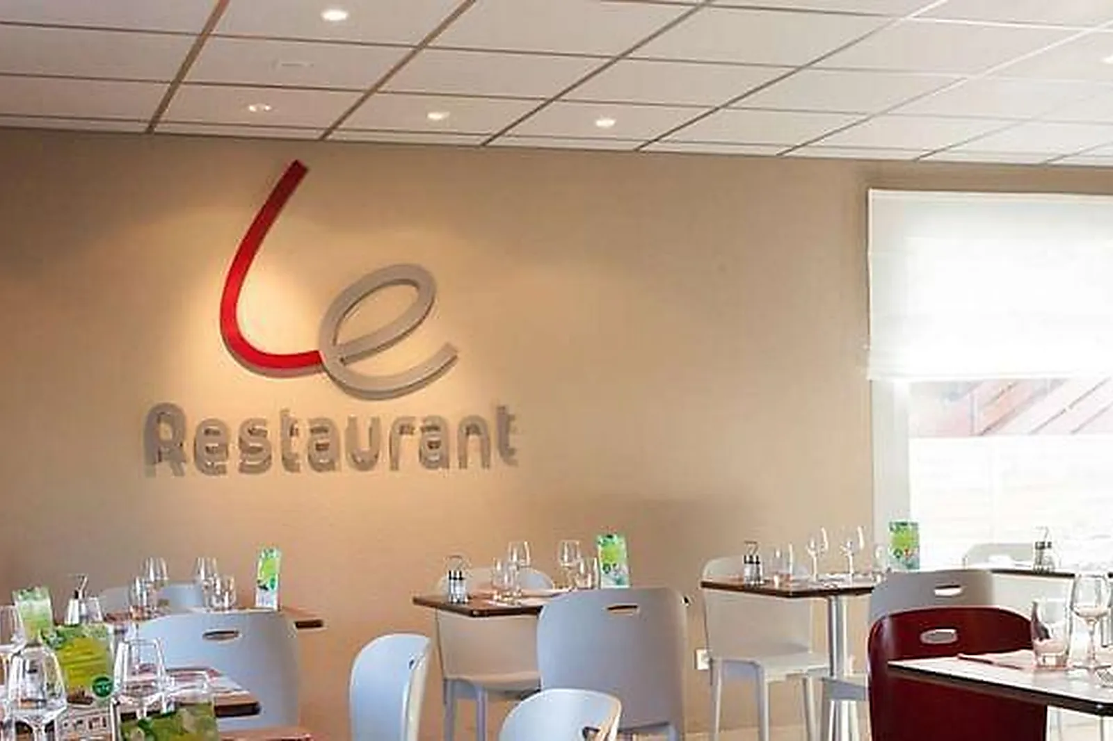 Lieux événementiels, HÔTEL CAMPANILE VILLEJUST