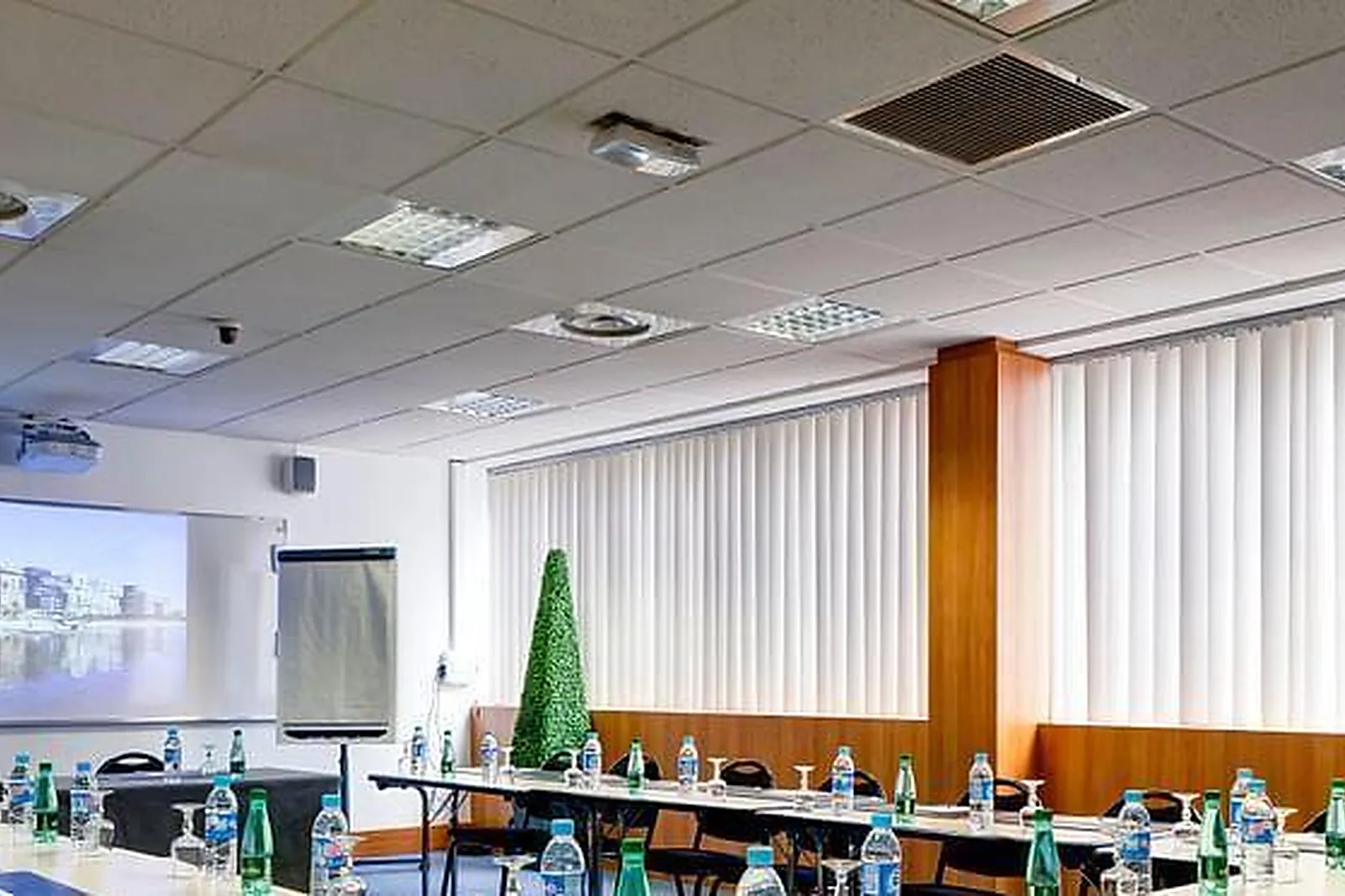 Lieux événementiels, HÔTEL CHROMATICS BY HAPPYCULTURE ***