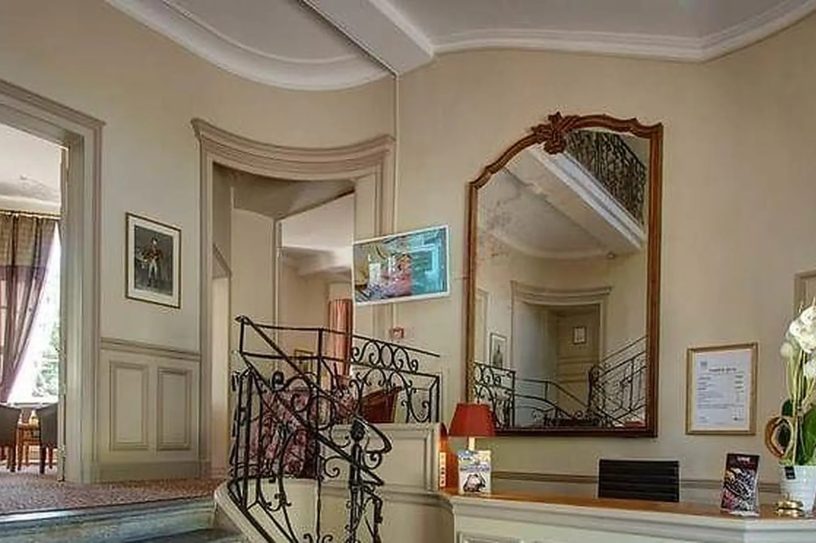 Lieux événementiels, HÔTEL CHÂTEAU CLÉRY ***