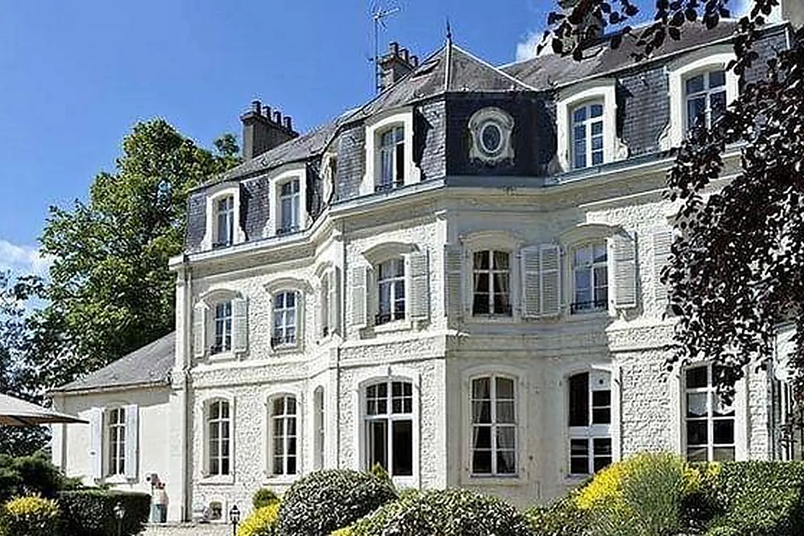 Lieux événementiels, HÔTEL CHÂTEAU CLÉRY ***
