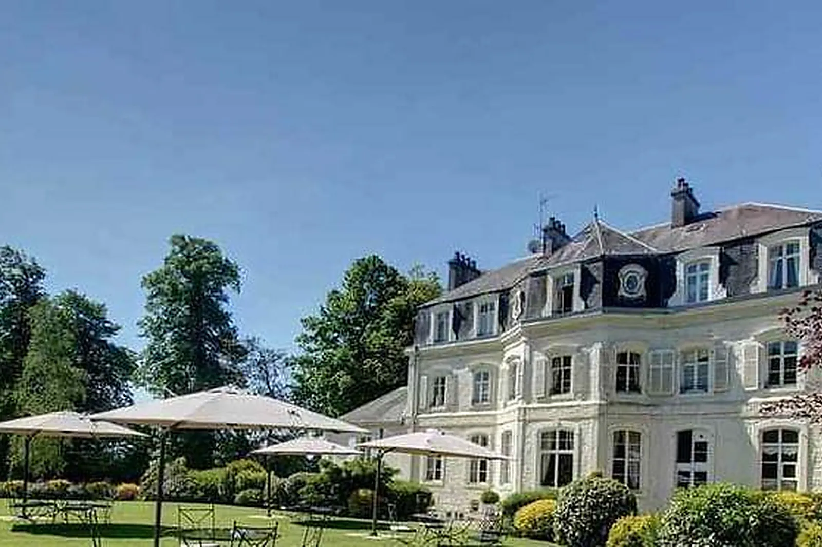 Lieux événementiels, HÔTEL CHÂTEAU CLÉRY ***