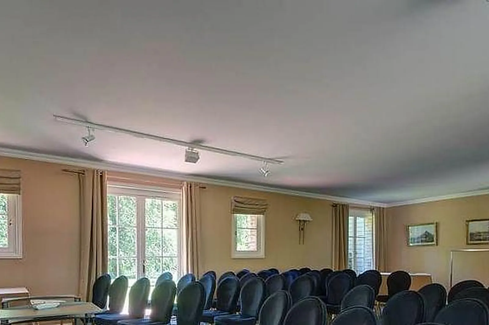 Lieux événementiels, HÔTEL CHÂTEAU CLÉRY ***