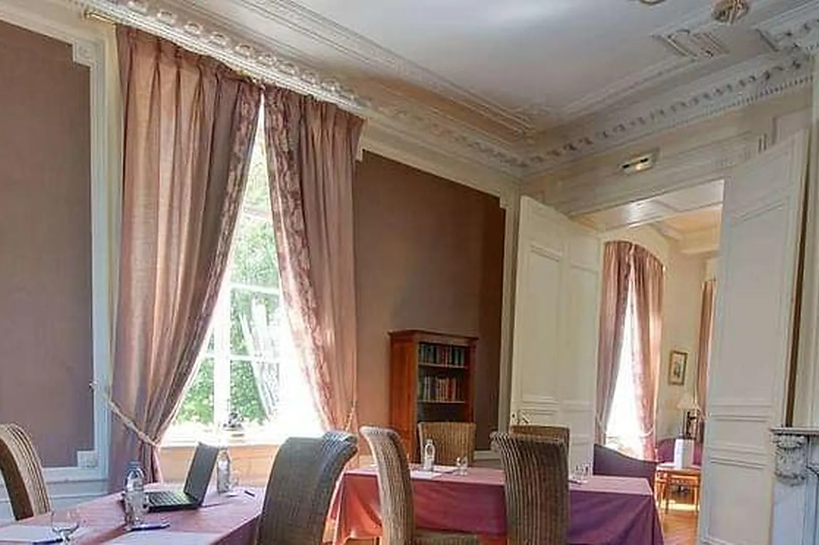 Lieux événementiels, HÔTEL CHÂTEAU CLÉRY ***