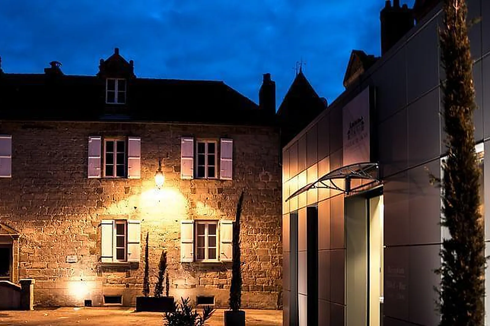 Lieux événementiels, HÔTEL CHÂTEAU DE LACAN ****