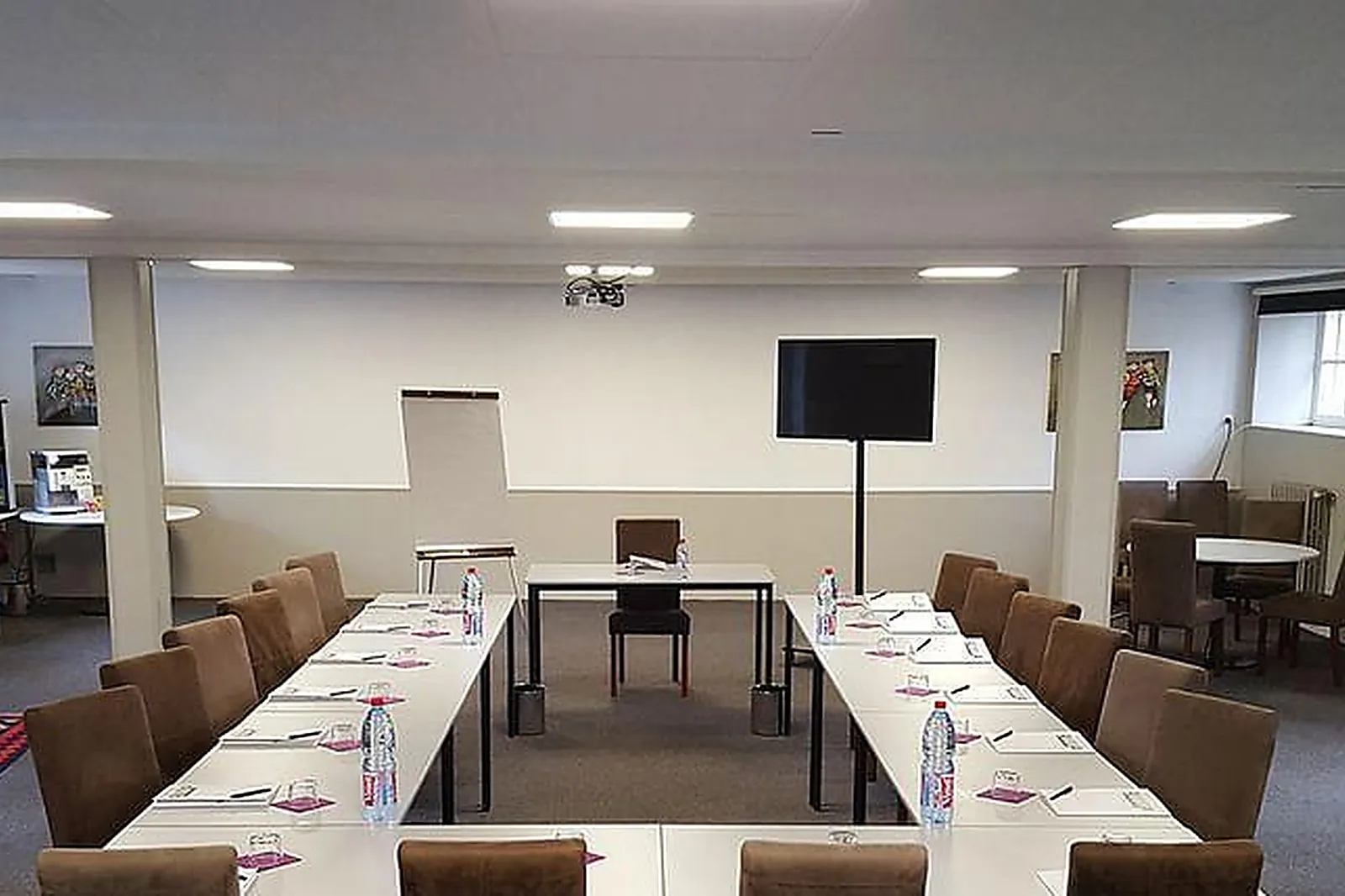 Lieux événementiels, HÔTEL CHÂTEAU DE LACAN ****