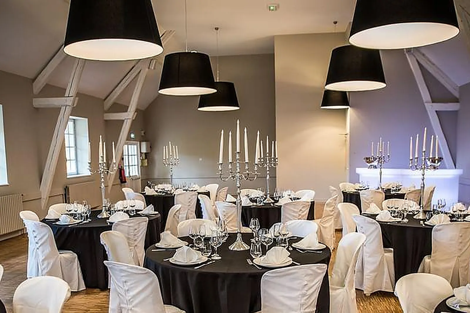 Lieux événementiels, HÔTEL CHÂTEAU DE LACAN ****