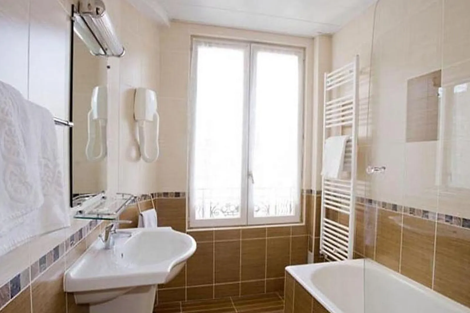 Lieux événementiels, HÔTEL HOME MODERNE ***