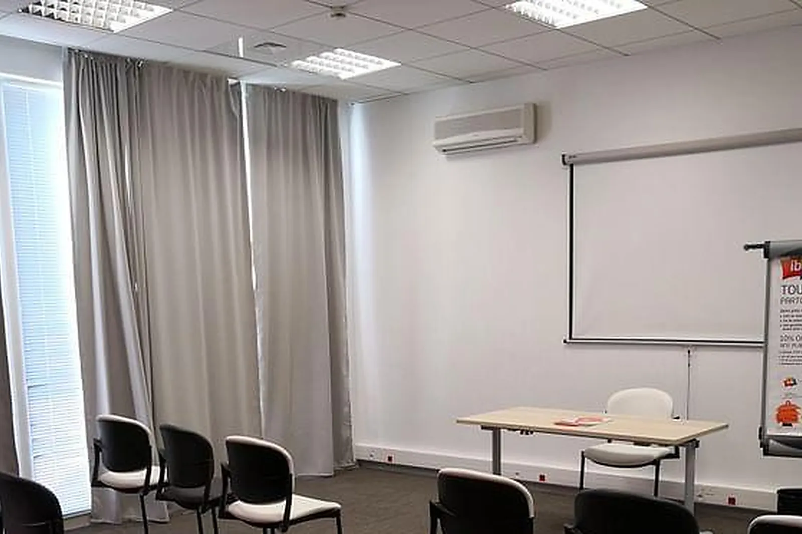 Lieux événementiels, HÔTEL IBIS MARTIGUES CENTRE ***