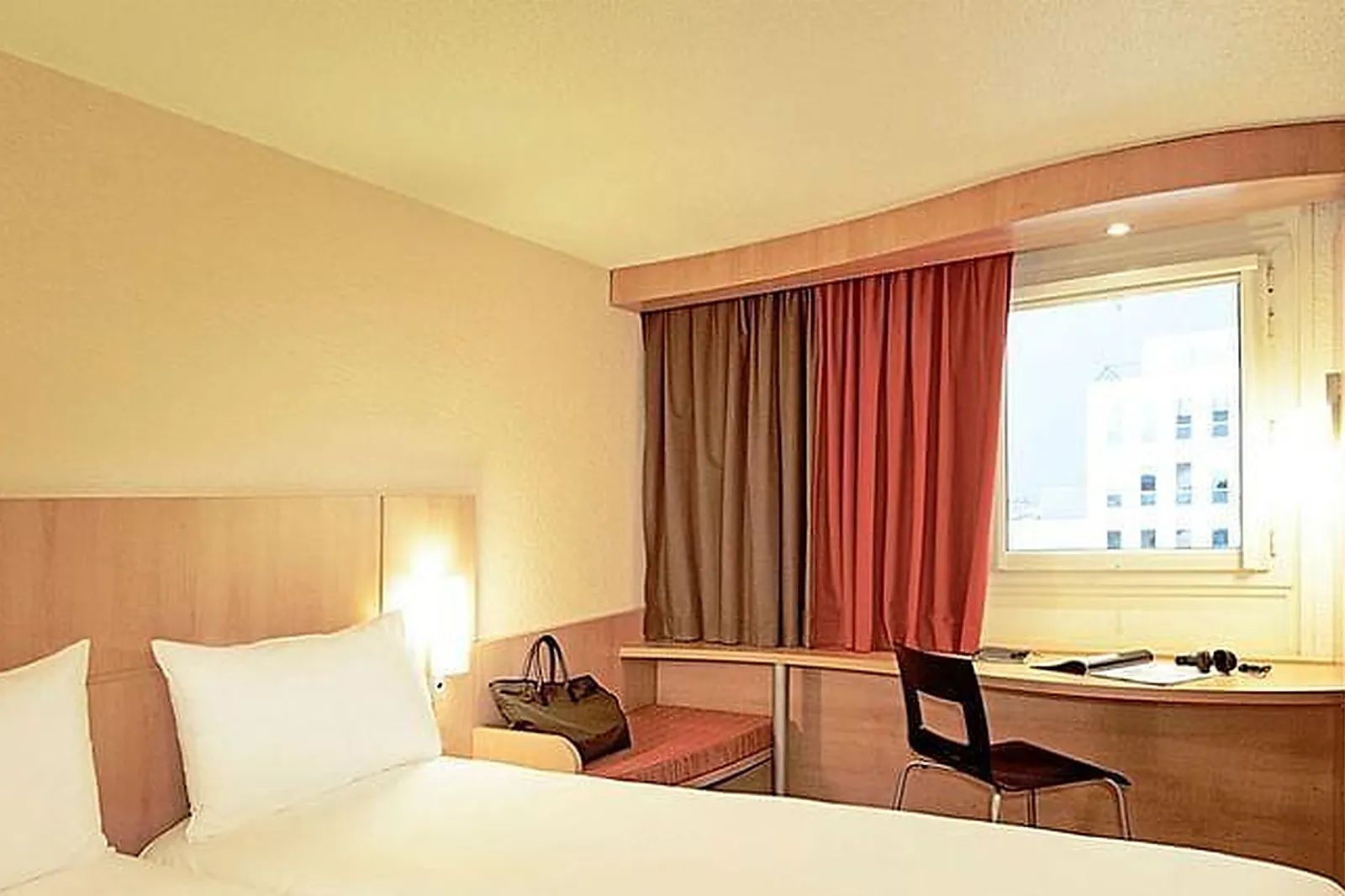 Lieux événementiels, HÔTEL IBIS PONTARLIER***