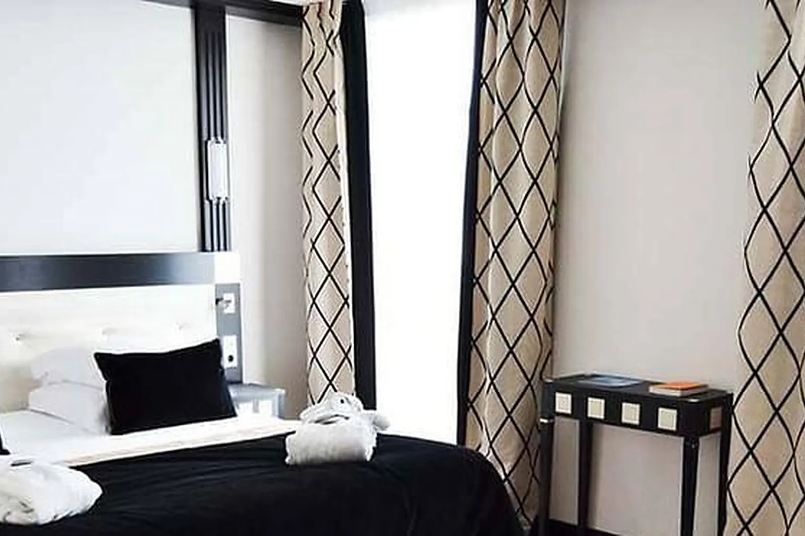 Lieux événementiels, HÔTEL JEHAN DE BEAUCE ****