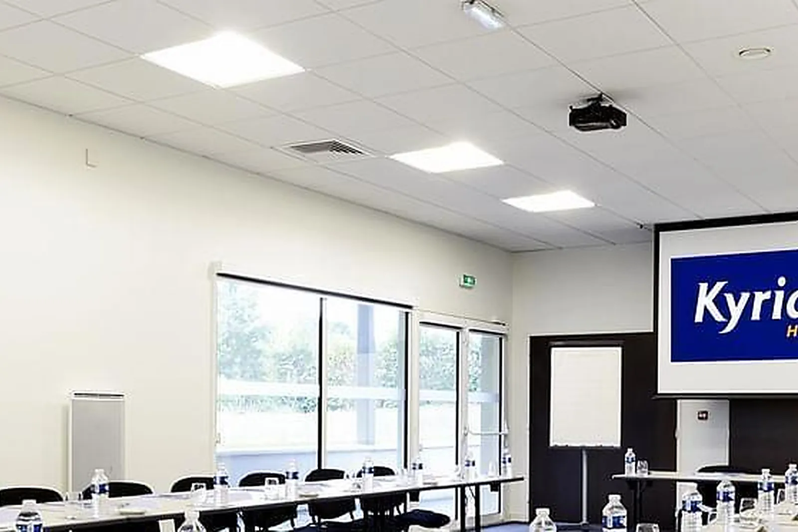 Lieux événementiels, HÔTEL KYRIAD HEM***