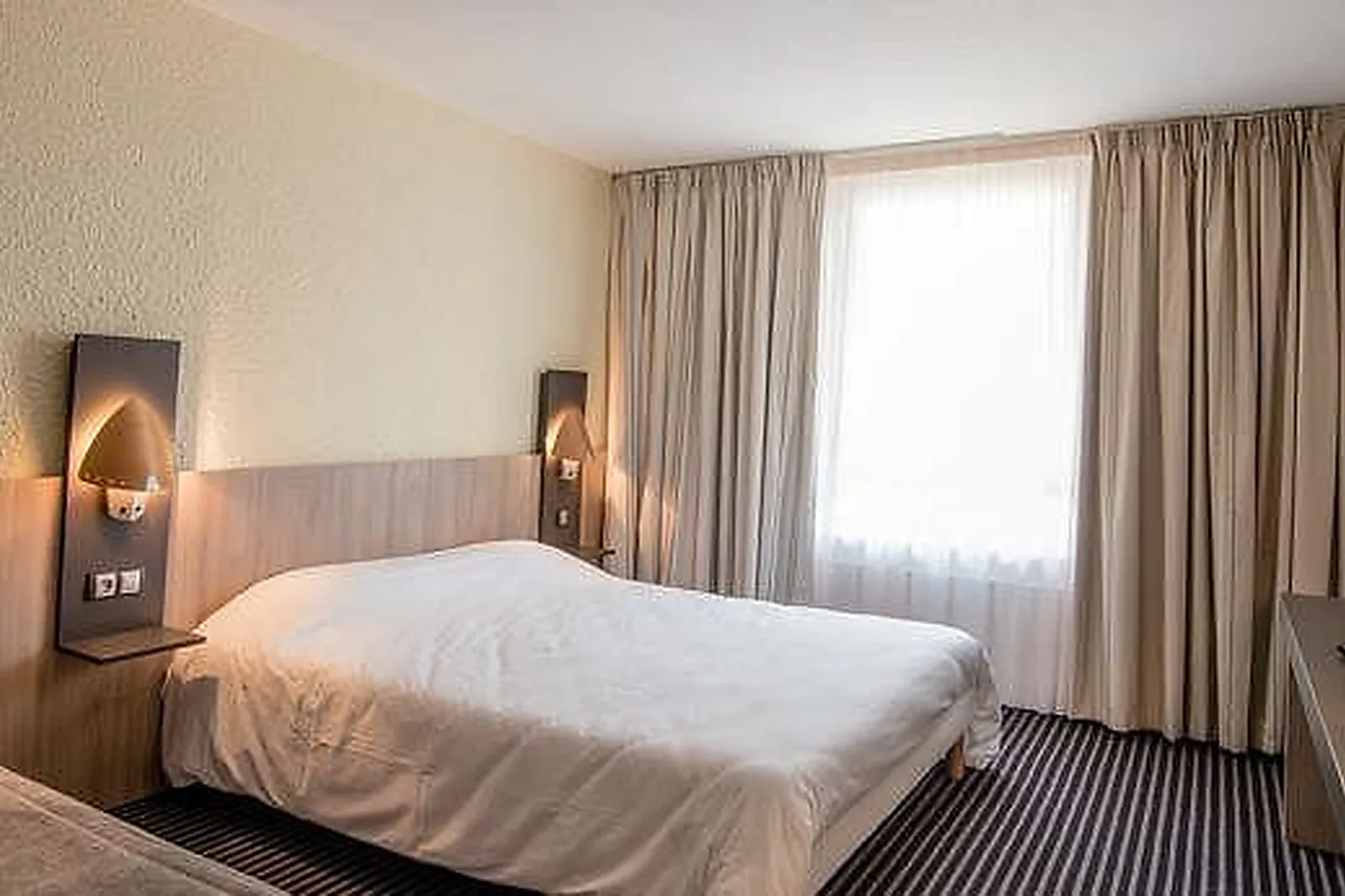 Lieux événementiels, HÔTEL KYRIAD LE CREUSOT MONTCHANIN ***