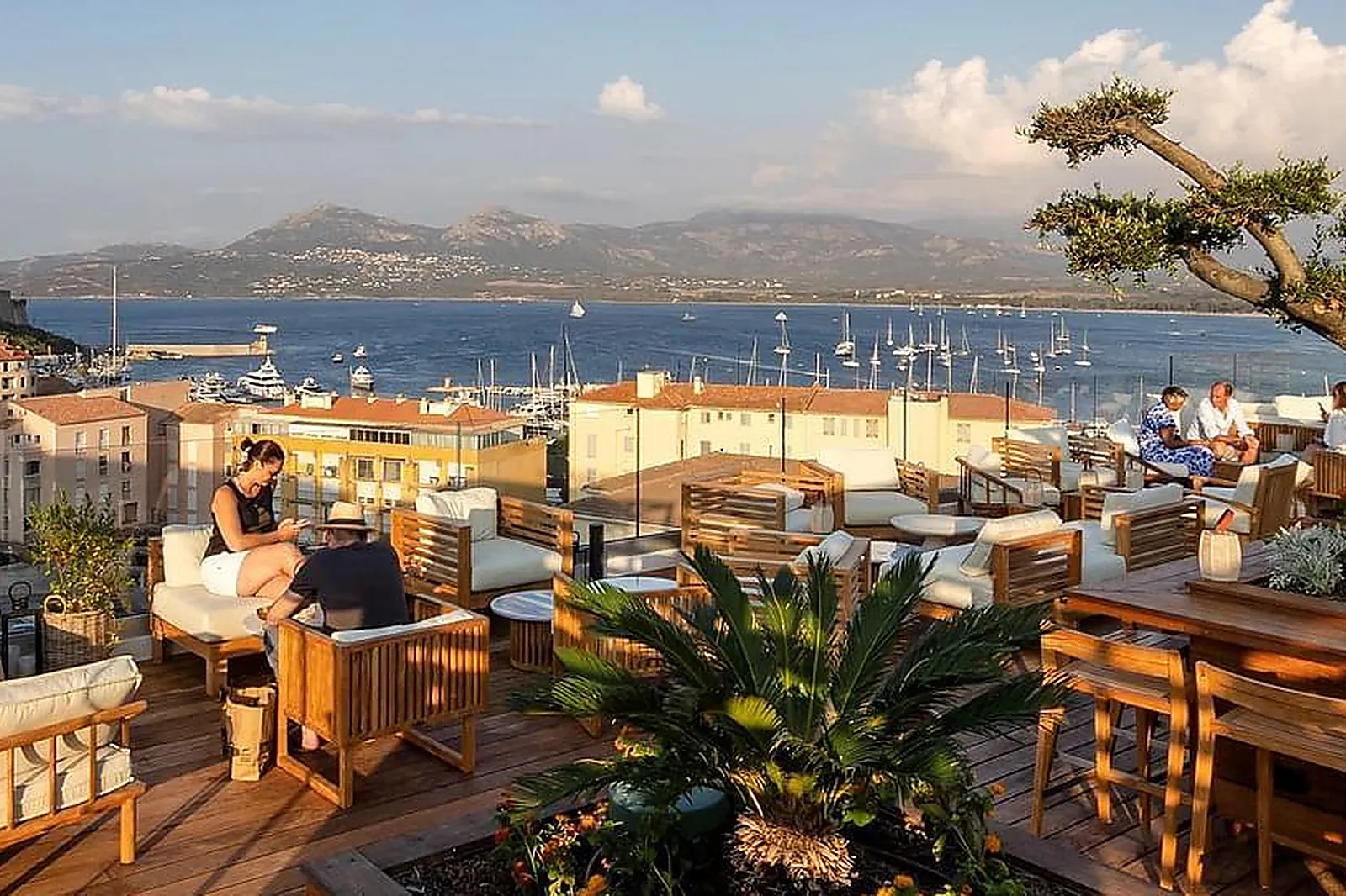 Lieux événementiels, HÔTEL L'ACQUALE****