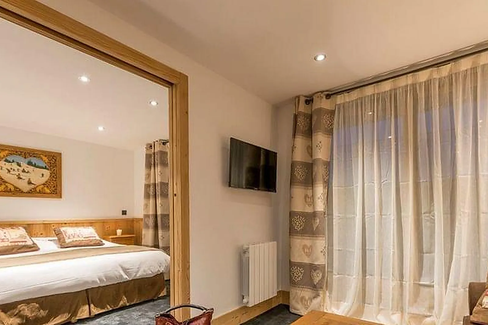 Lieux événementiels, HÔTEL L'ETERLOU ***