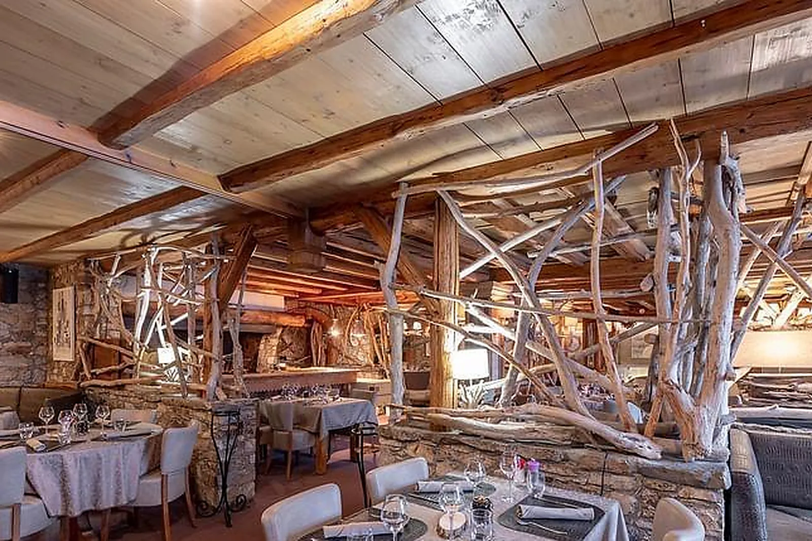 Lieux événementiels, HÔTEL L'ETERLOU ***