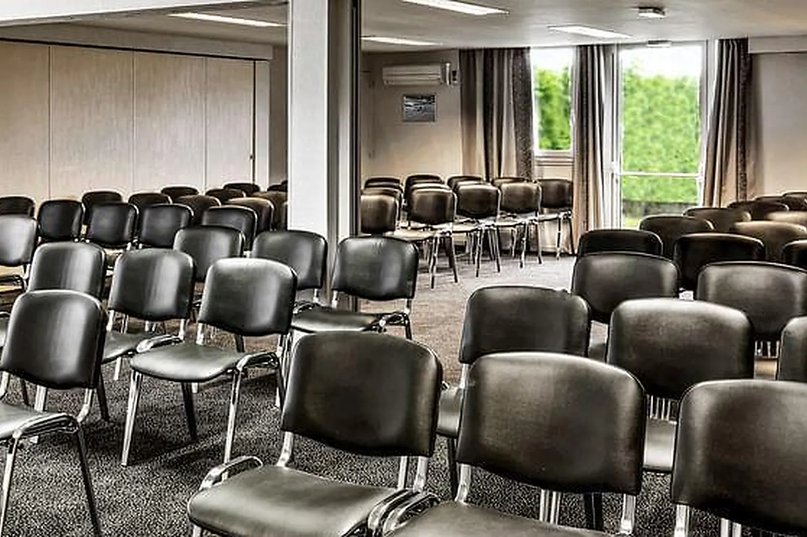 Lieux événementiels, HÔTEL L'INITIAL ****