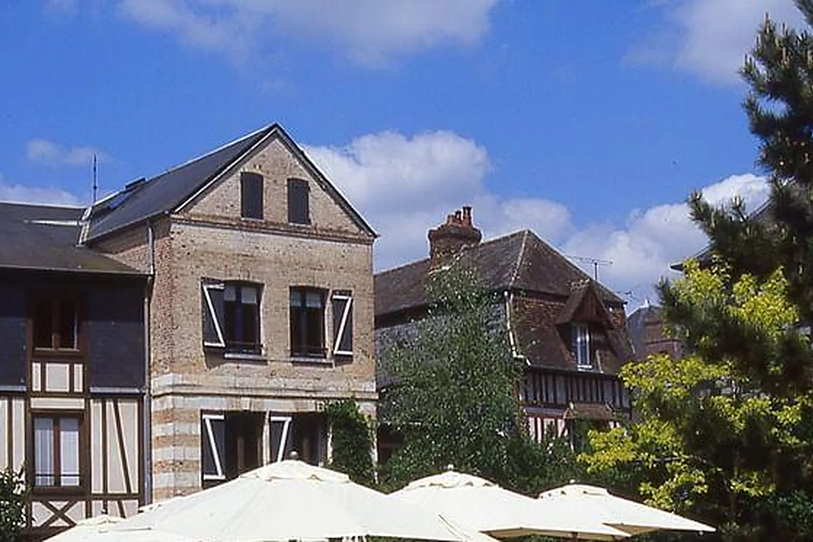 Lieux événementiels, HÔTEL LA LICORNE ****