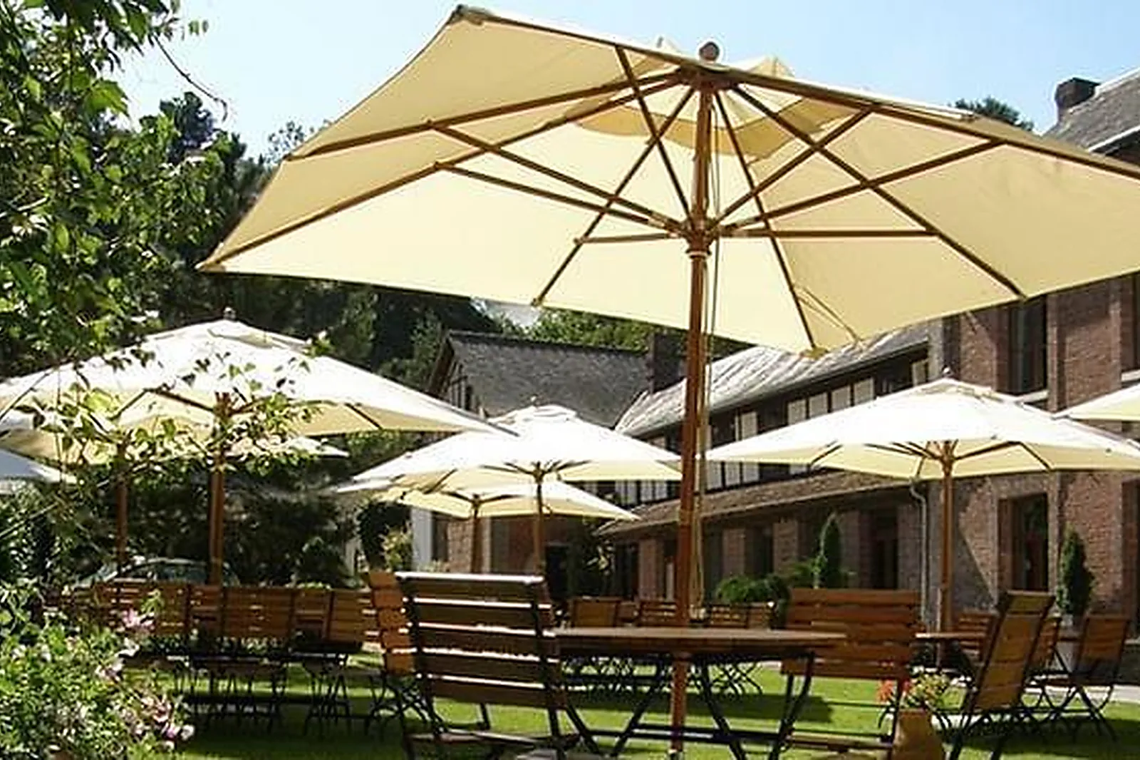 Lieux événementiels, HÔTEL LA LICORNE ****