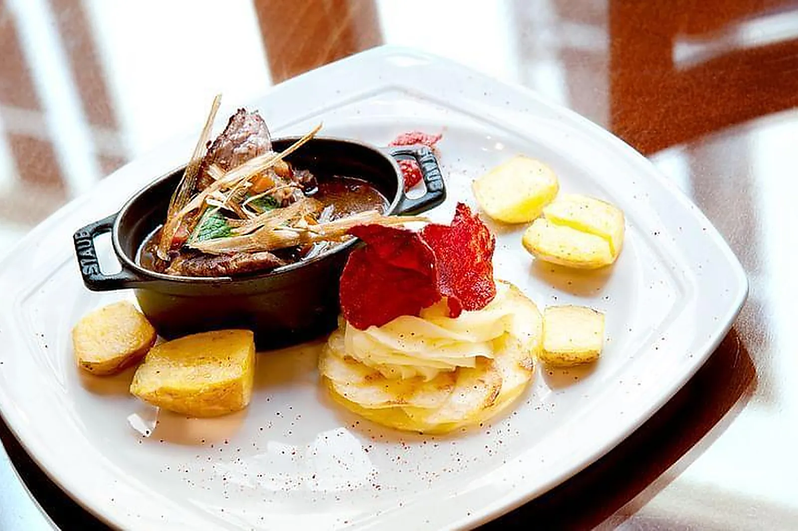 Lieux événementiels, HÔTEL LE CARDINAL BY HAPPYCULTURE ***