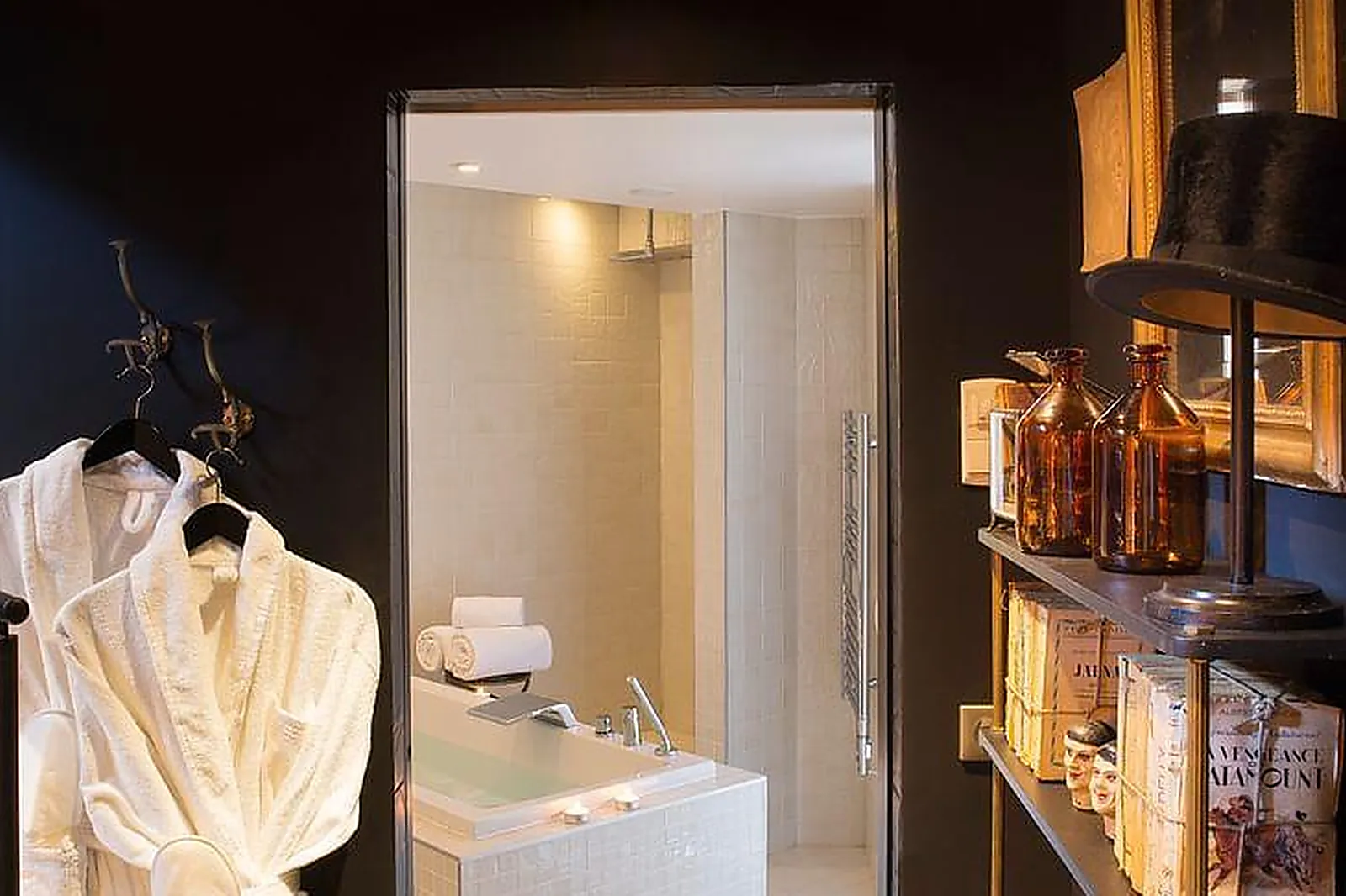 Lieux événementiels, HÔTEL LE CHAT NOIR ****