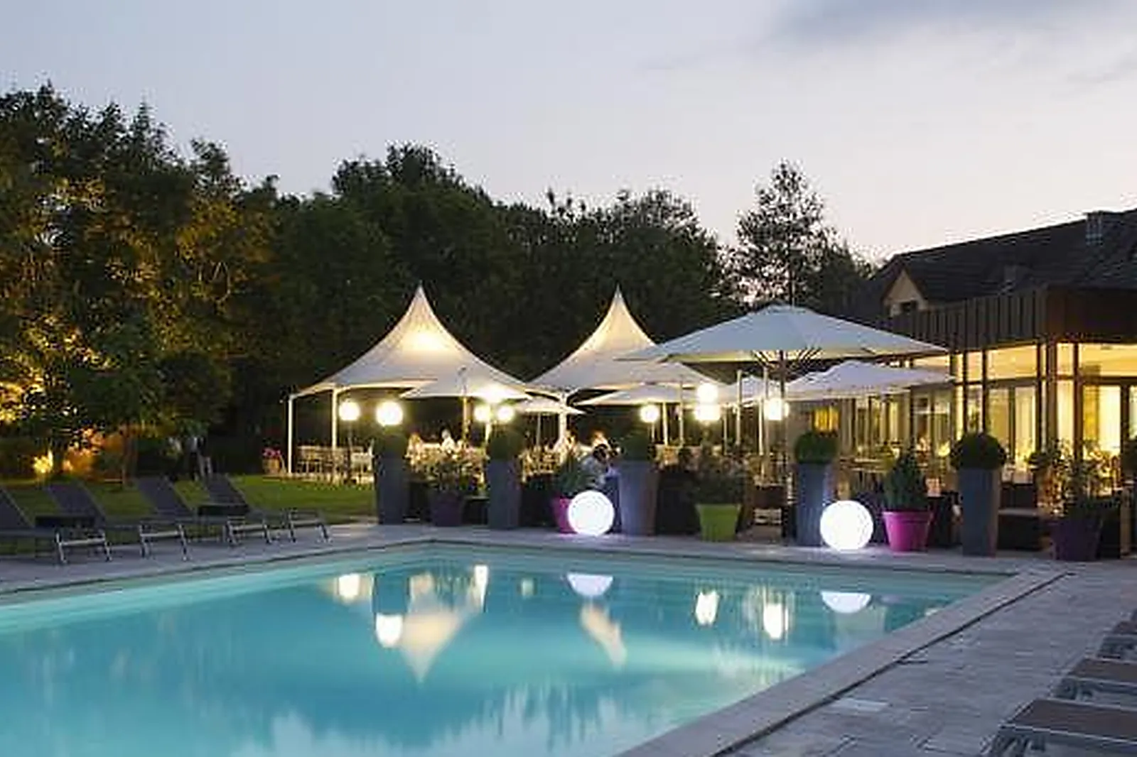 Lieux événementiels, HÔTEL LE DRACY ***