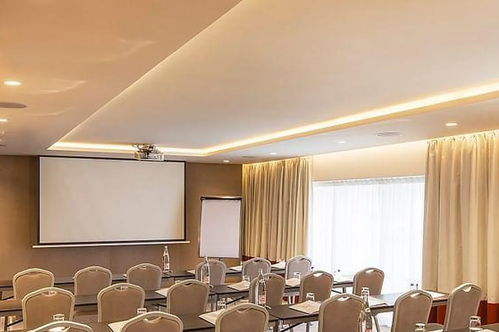 Lieux événementiels, HÔTEL LE M ****