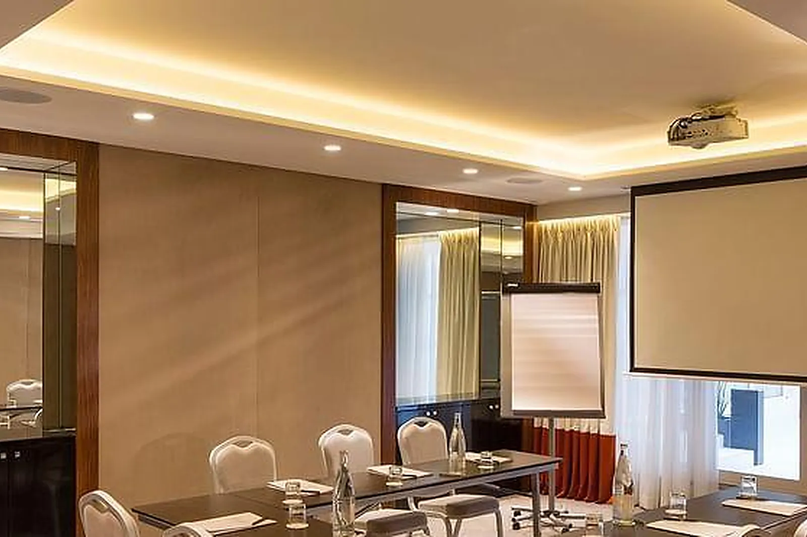 Lieux événementiels, HÔTEL LE M ****