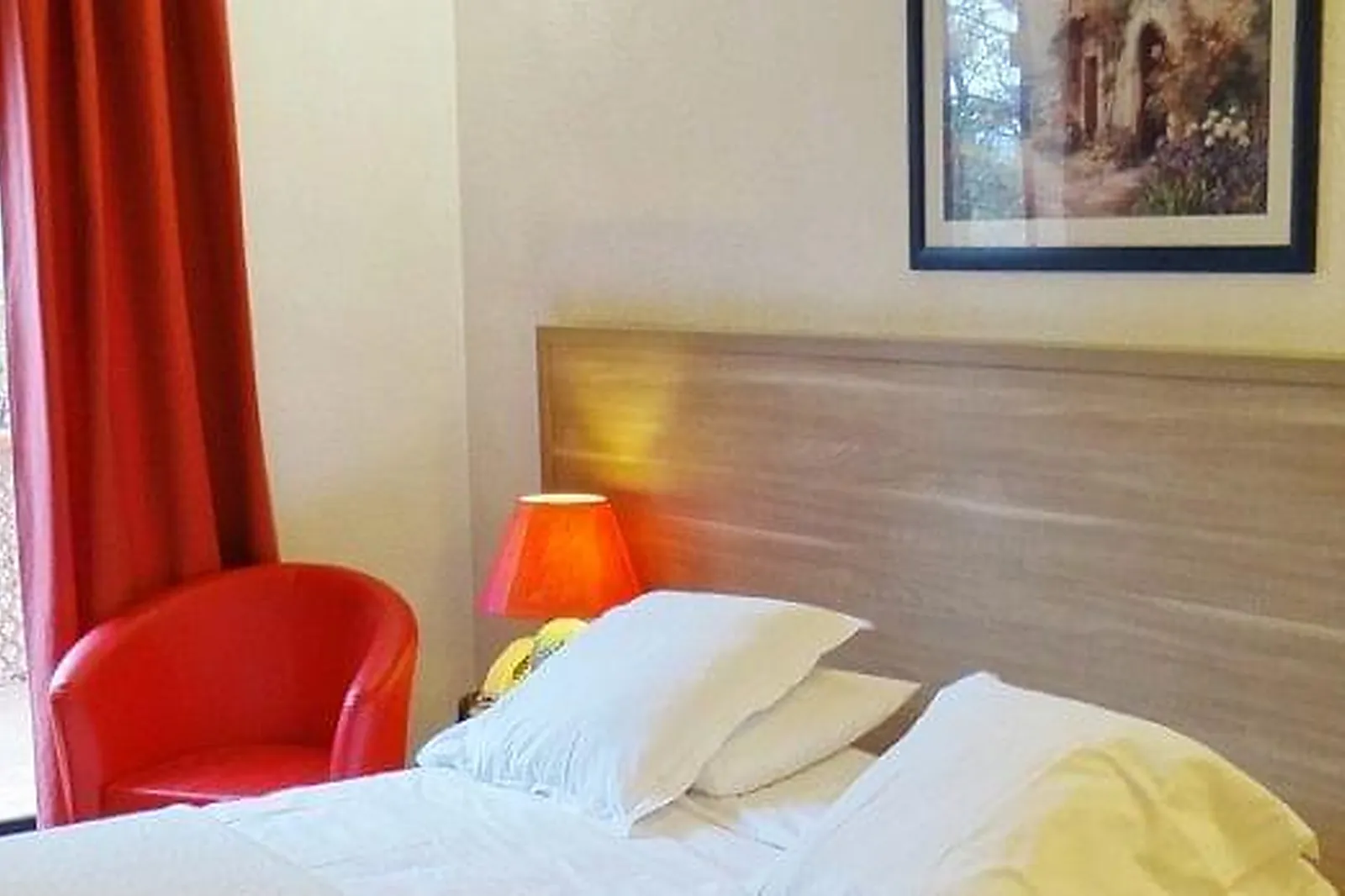 Lieux événementiels, HÔTEL LE MAS DES ECUREUILS ***