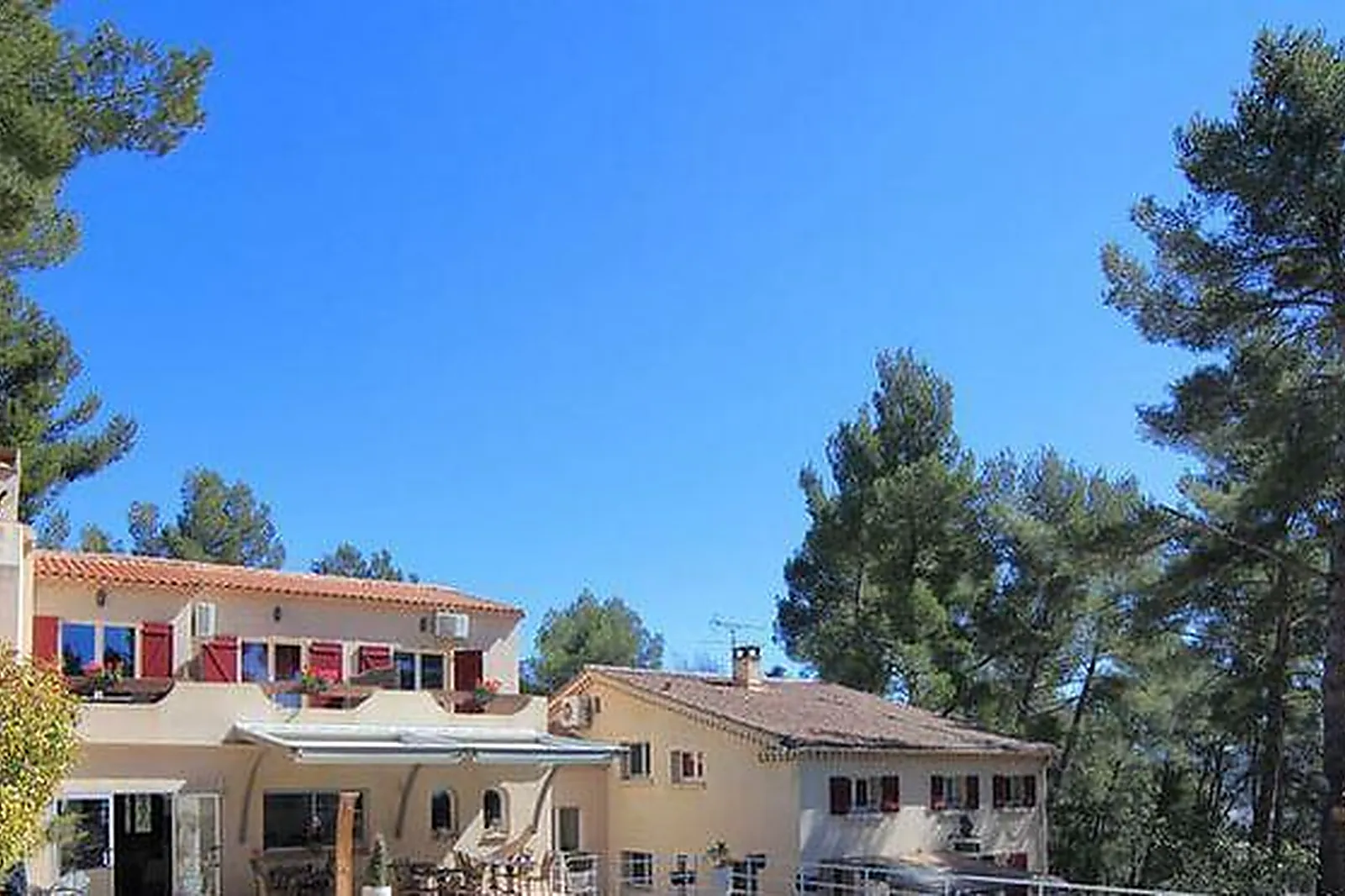 Lieux événementiels, HÔTEL LE MAS DES ECUREUILS ***