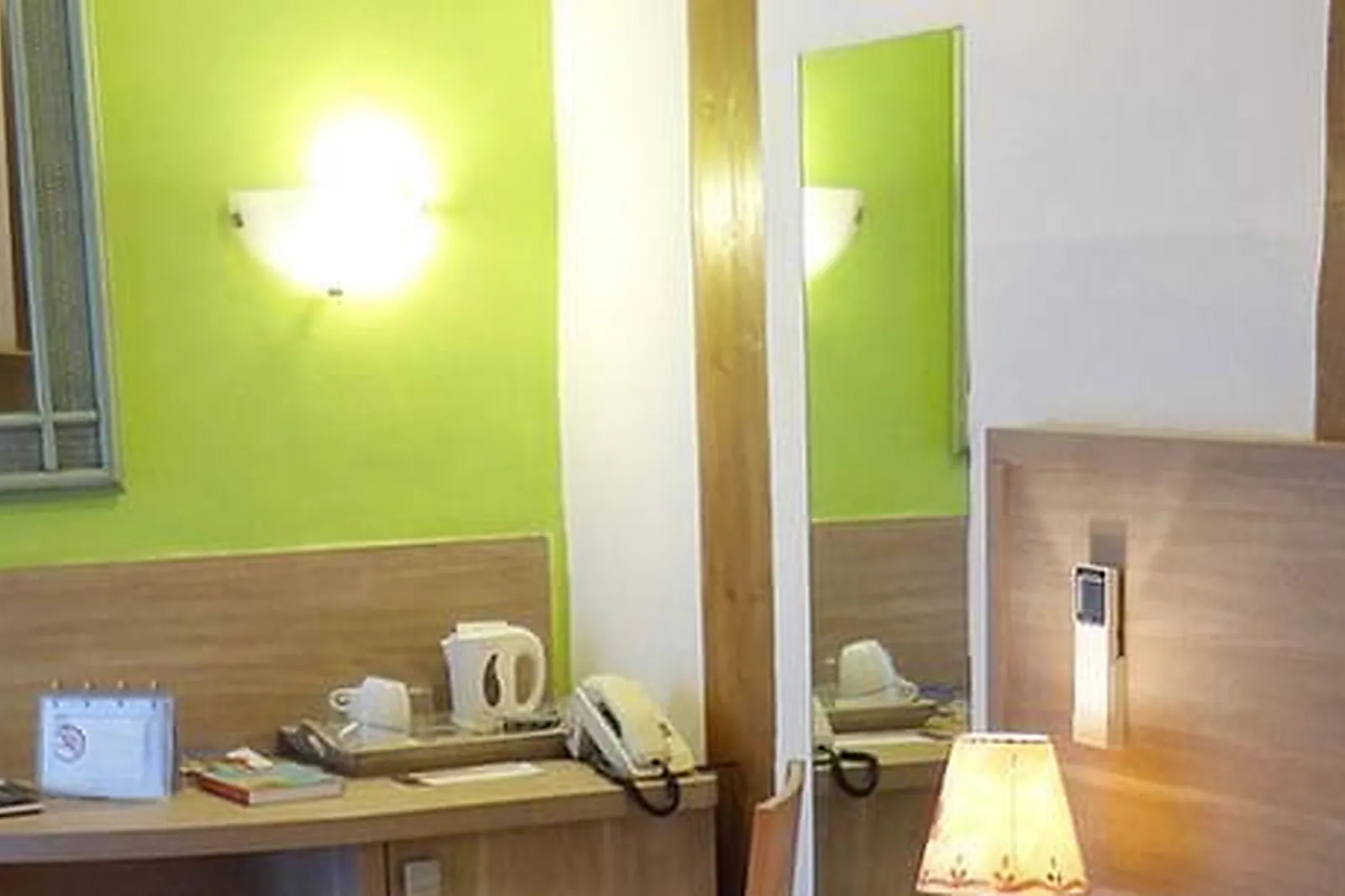 Lieux événementiels, HÔTEL LE MAS DES ECUREUILS ***