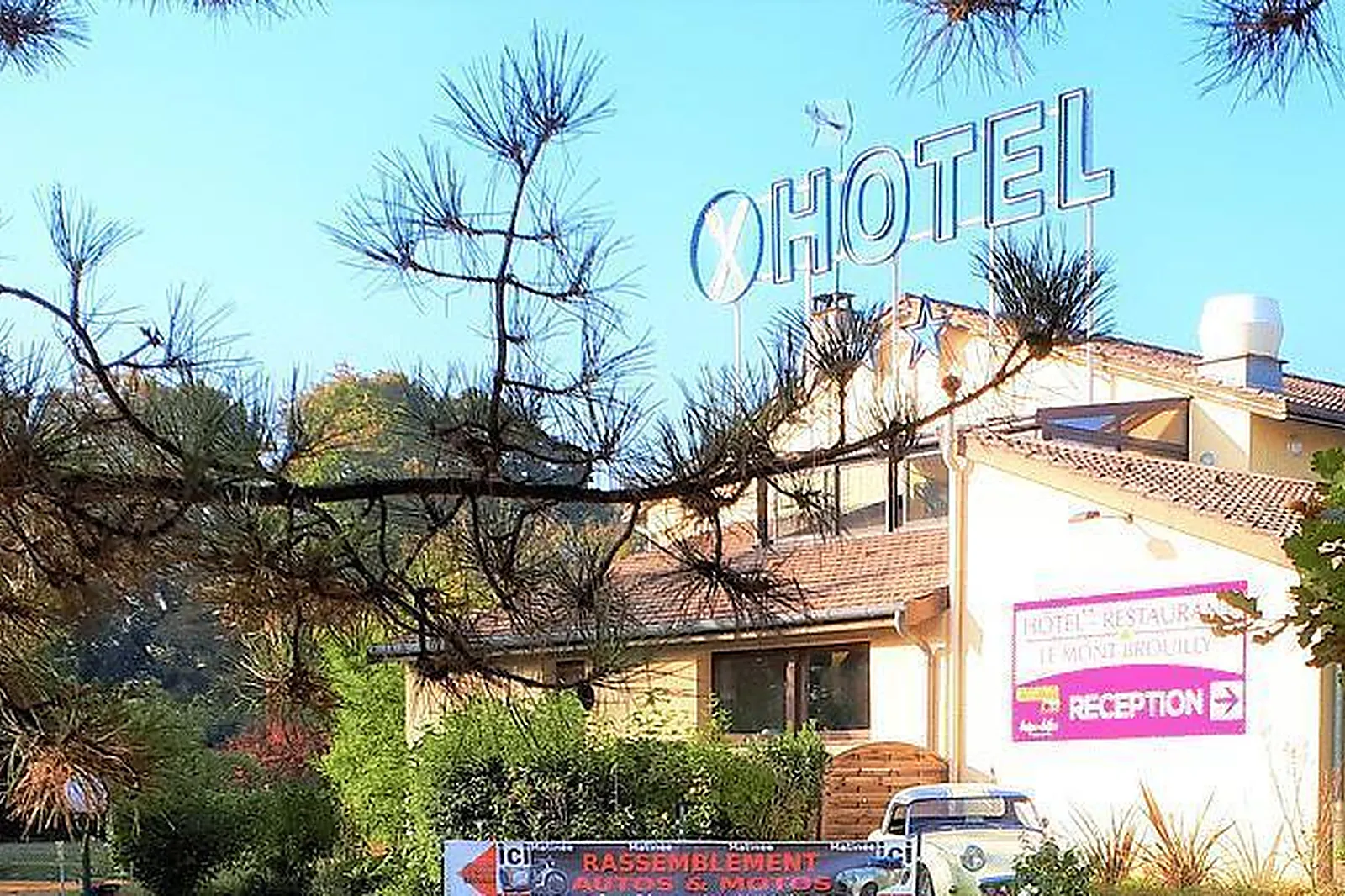 Lieux événementiels, HÔTEL LE MONT BROUILLY**