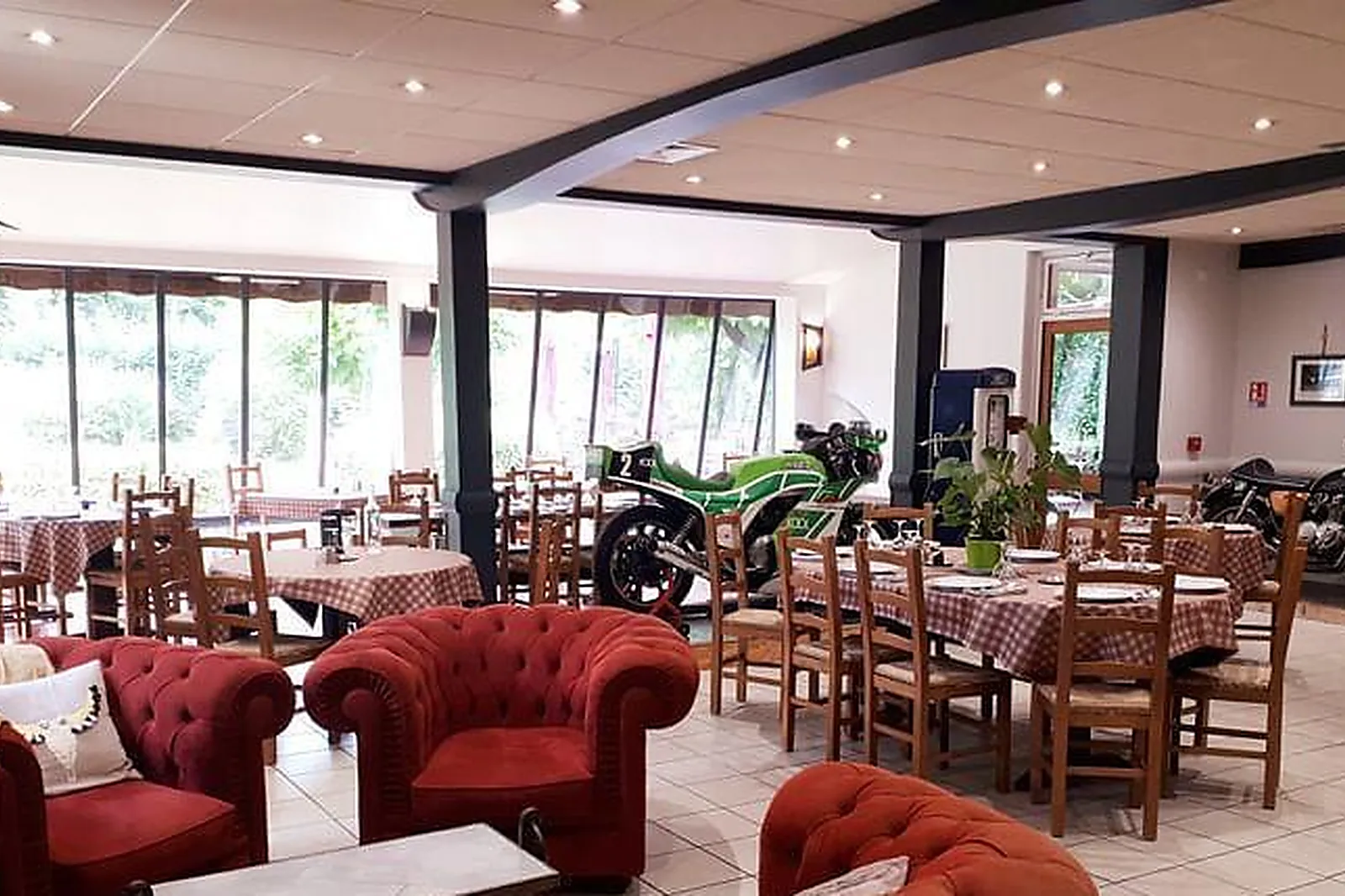 Lieux événementiels, HÔTEL LE MONT BROUILLY**