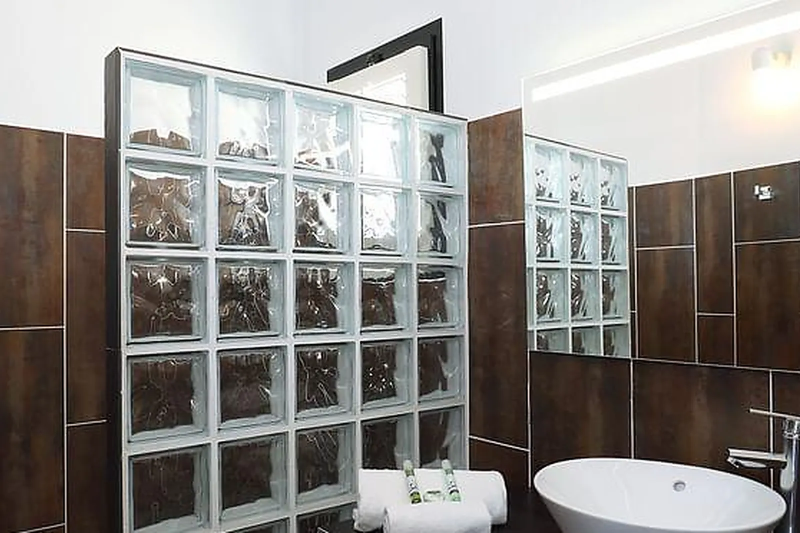 Lieux événementiels, HÔTEL LE NÉLIÖ