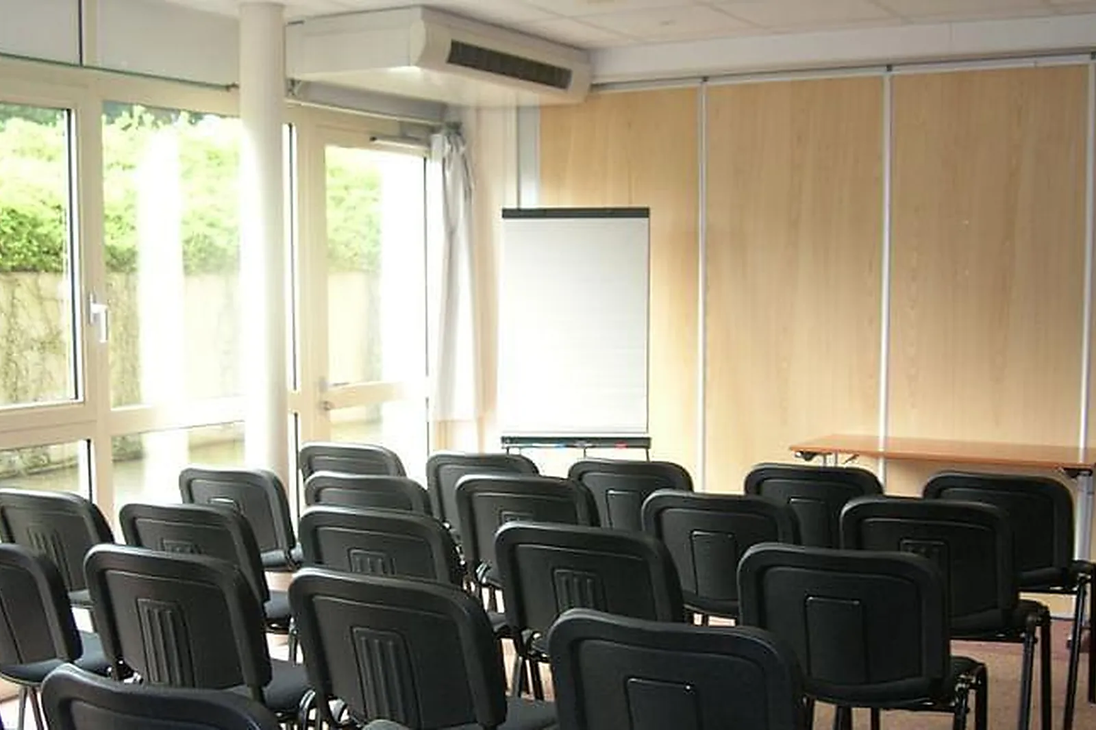 Lieux événementiels, TOPOS LOUISE