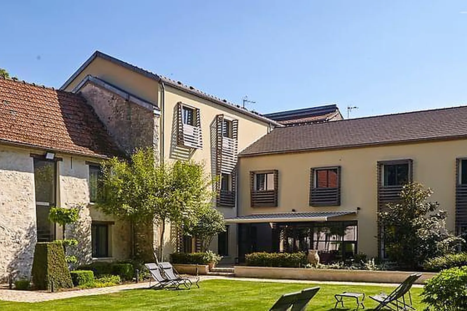 Lieux événementiels, HÔTEL LES HERBES FOLLES ****