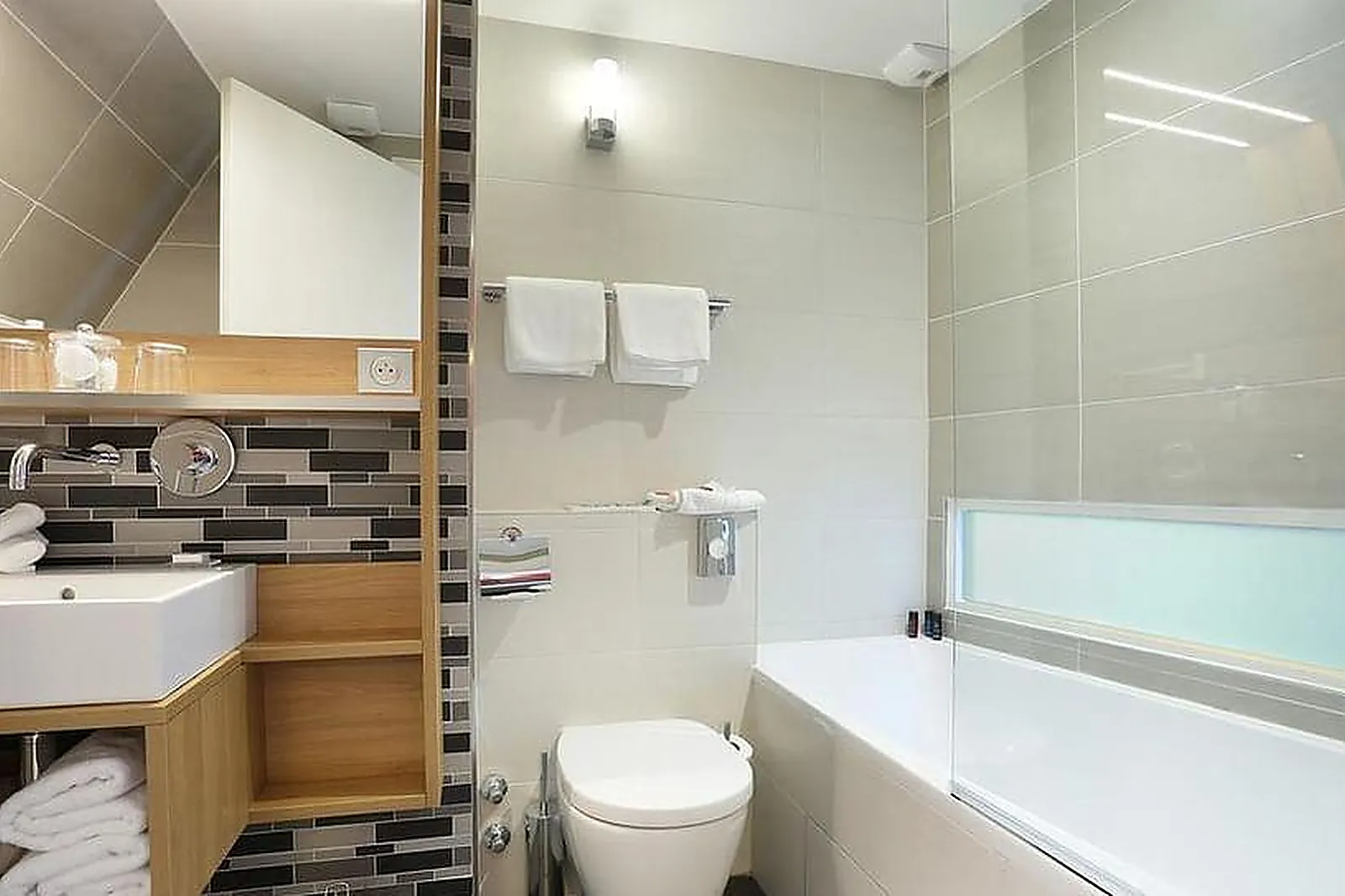 Lieux événementiels, HÔTEL LES JARDINS DE MADEMOISELLE ****