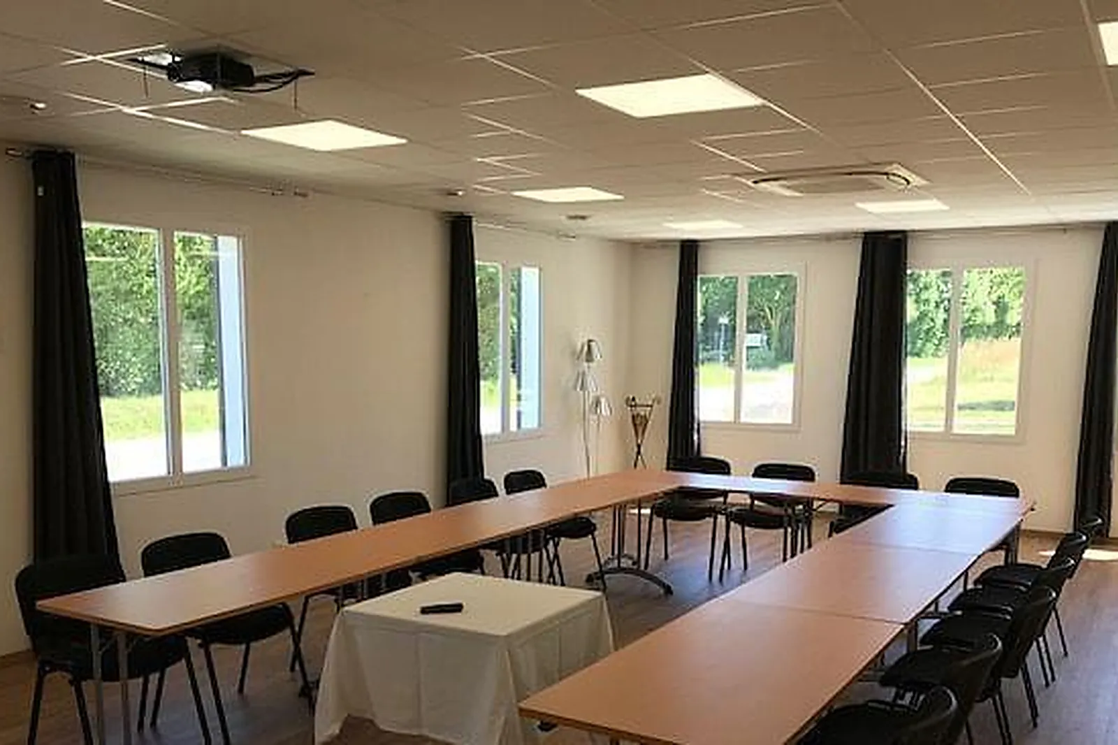 Lieux événementiels, HÔTEL LES QUATRE SALINES BAIE DU MONT SAINT MICHEL SUD