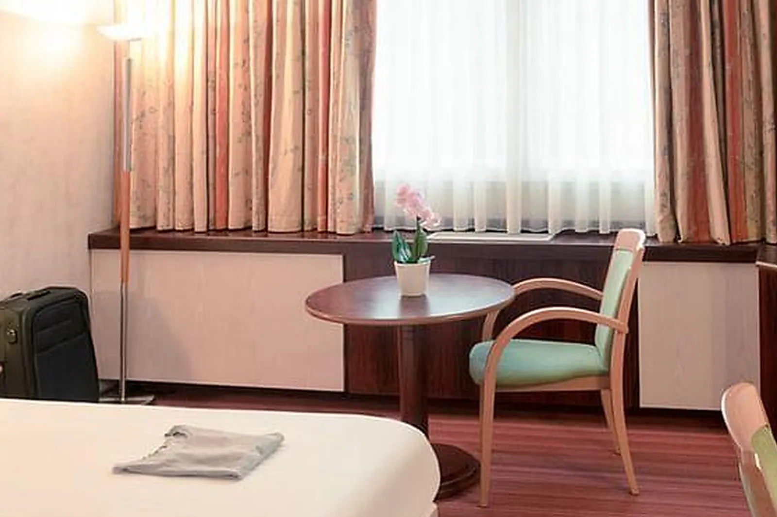 Lieux événementiels, HÔTEL MERCURE BESANCON PARC MICAUD ****