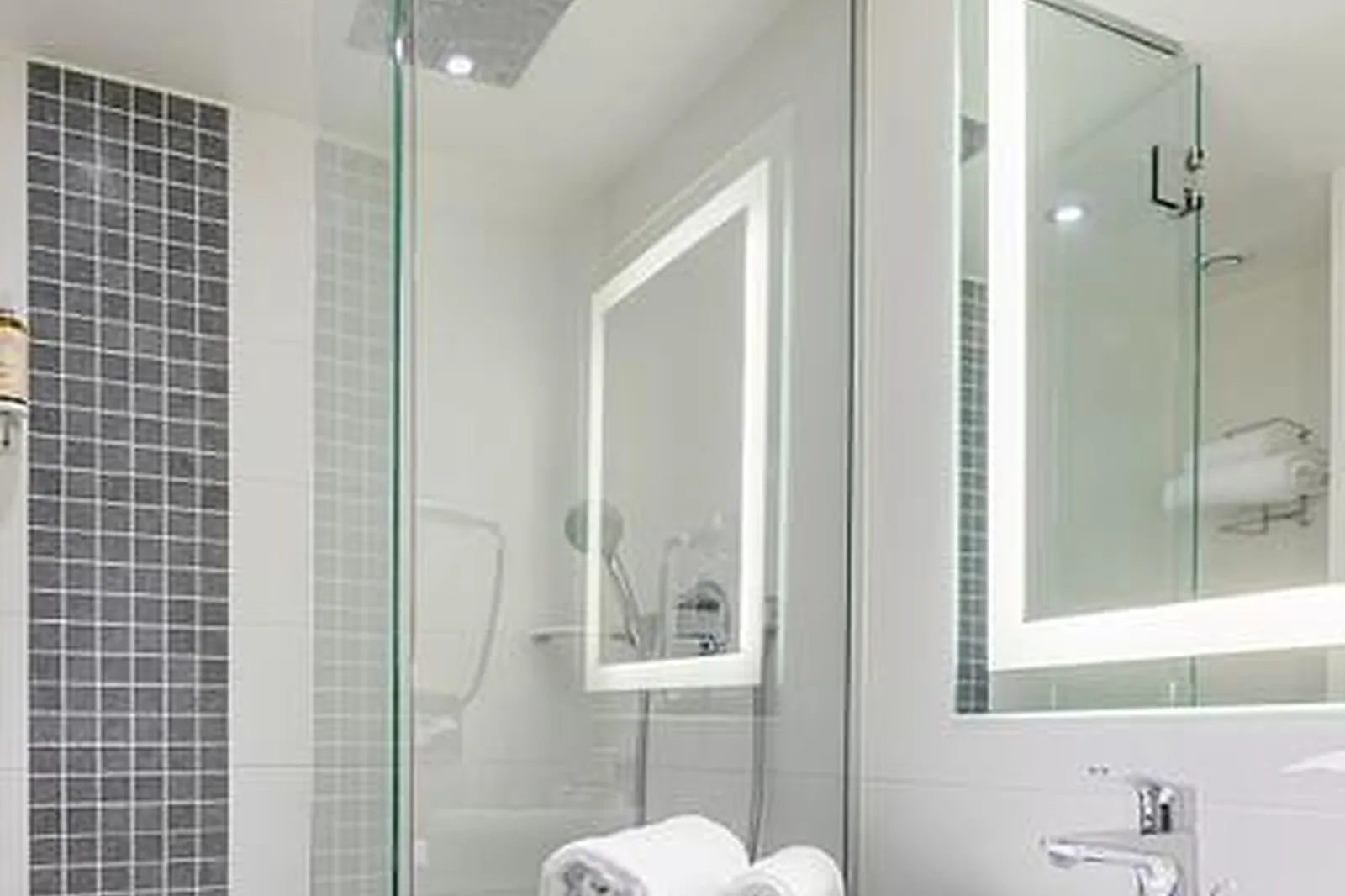 Lieux événementiels, HÔTEL MERCURE LYON EST VILLEFONTAINE ****