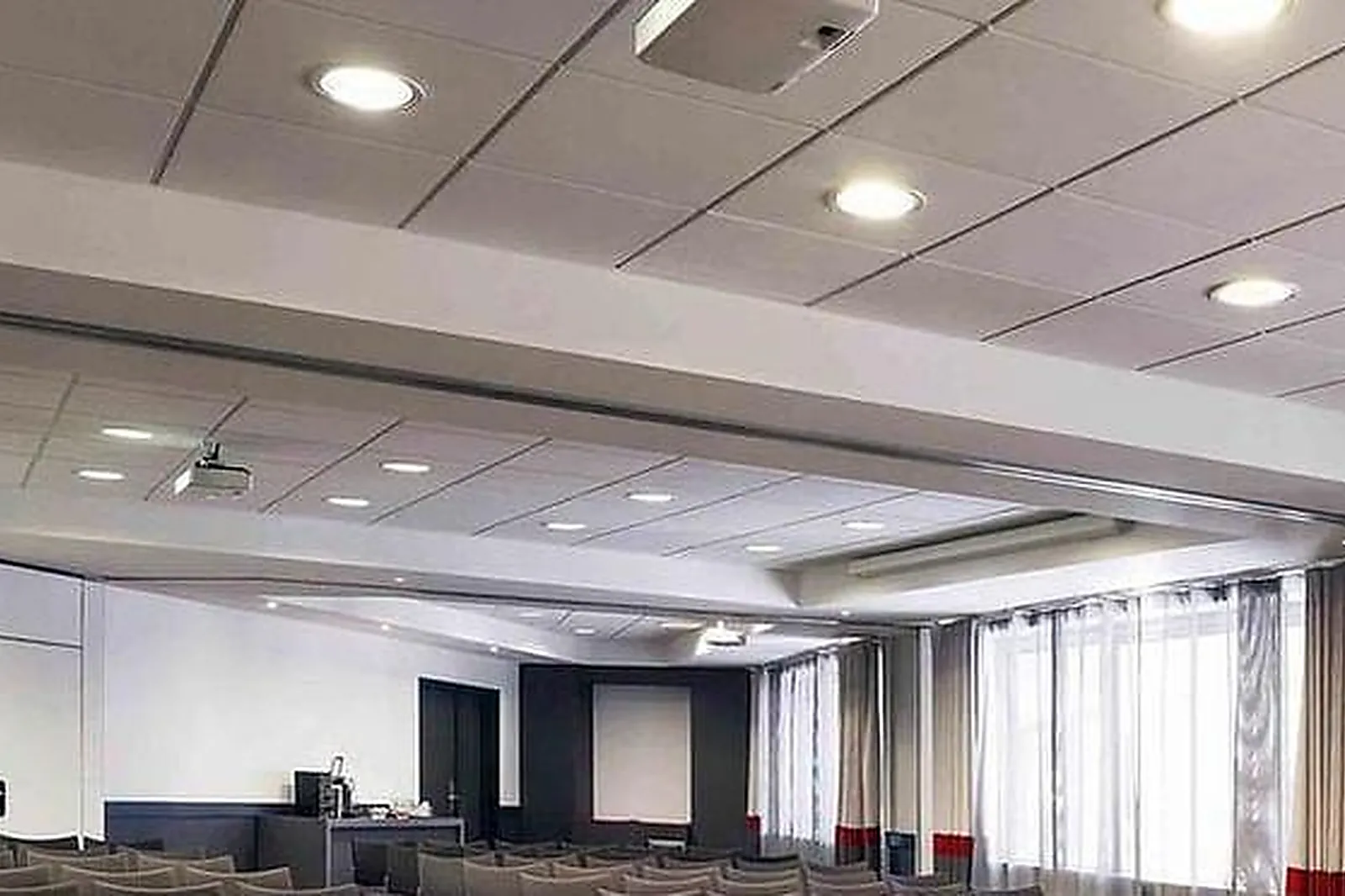 Lieux événementiels, HÔTEL MERCURE PARIS LA DÉFENSE GRANDE ARCHE ****